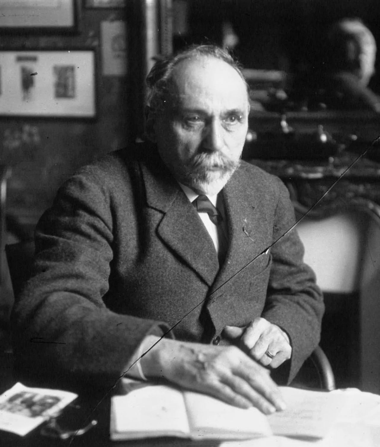 Porträt von Victor-Eugène Ardouin-Dumazet (1852–1940) – Gedenkseite