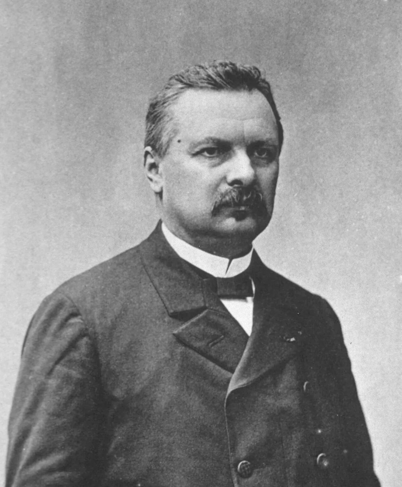 Porträt von Victor Henri Hutinel (1849–1933) – Gedenkseite