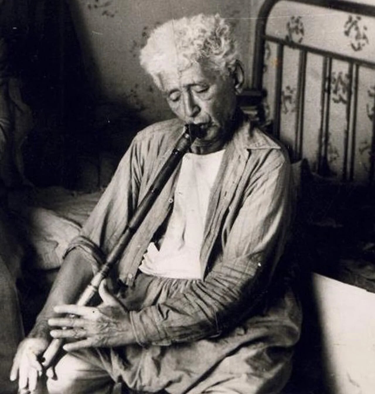 Porträt von Neyzen Tevfik (1879–1953) – Gedenkseite
