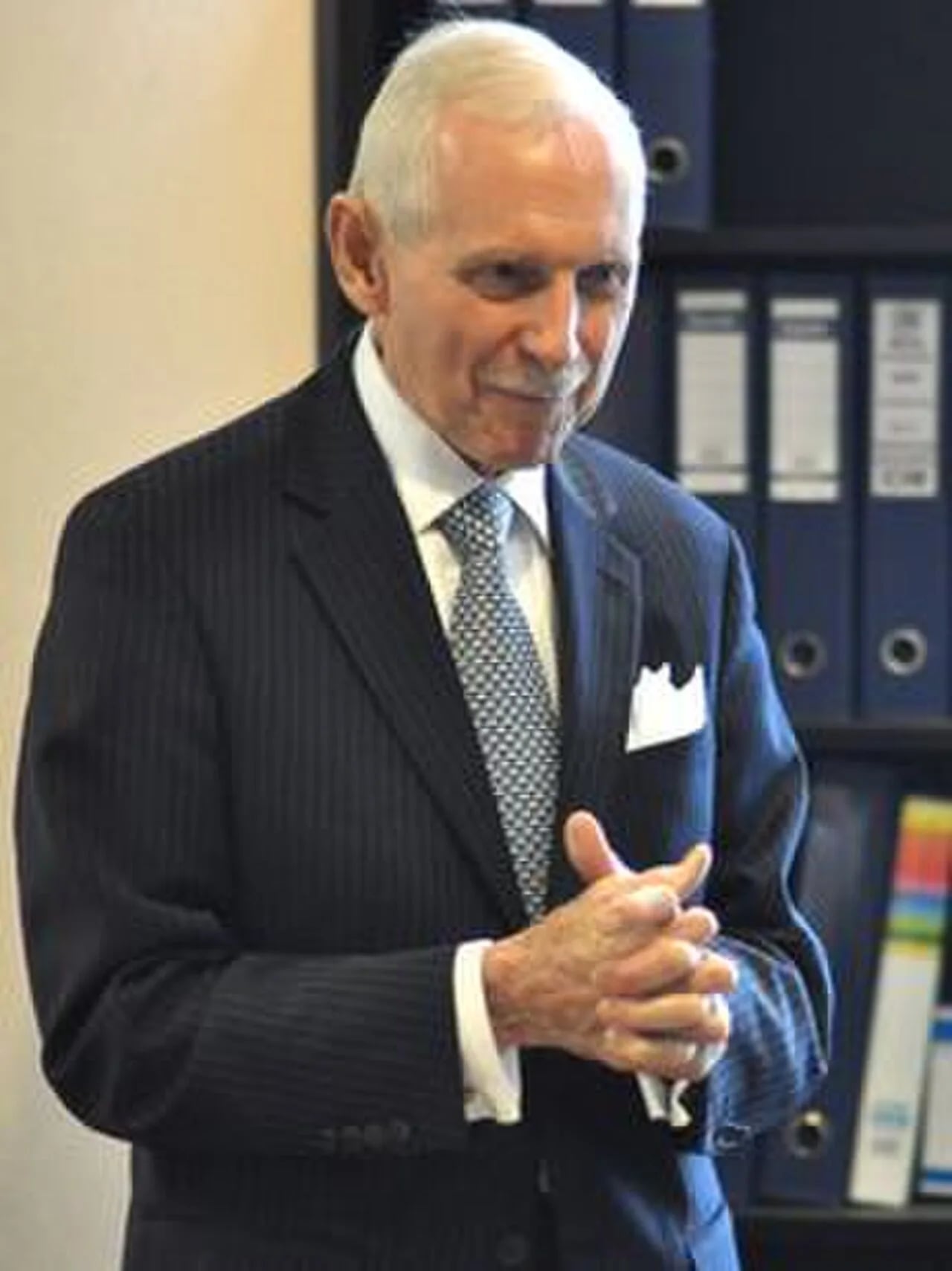 Porträt von William L. Swing (1934–2021) – Gedenkseite
