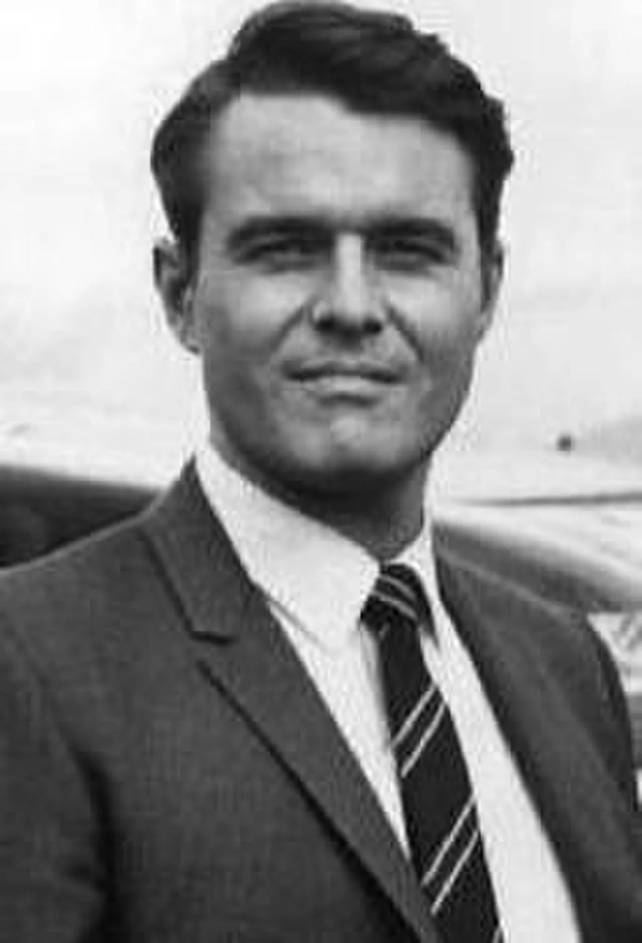 Portrait of William Reynolds (1931–2022) – memorial page