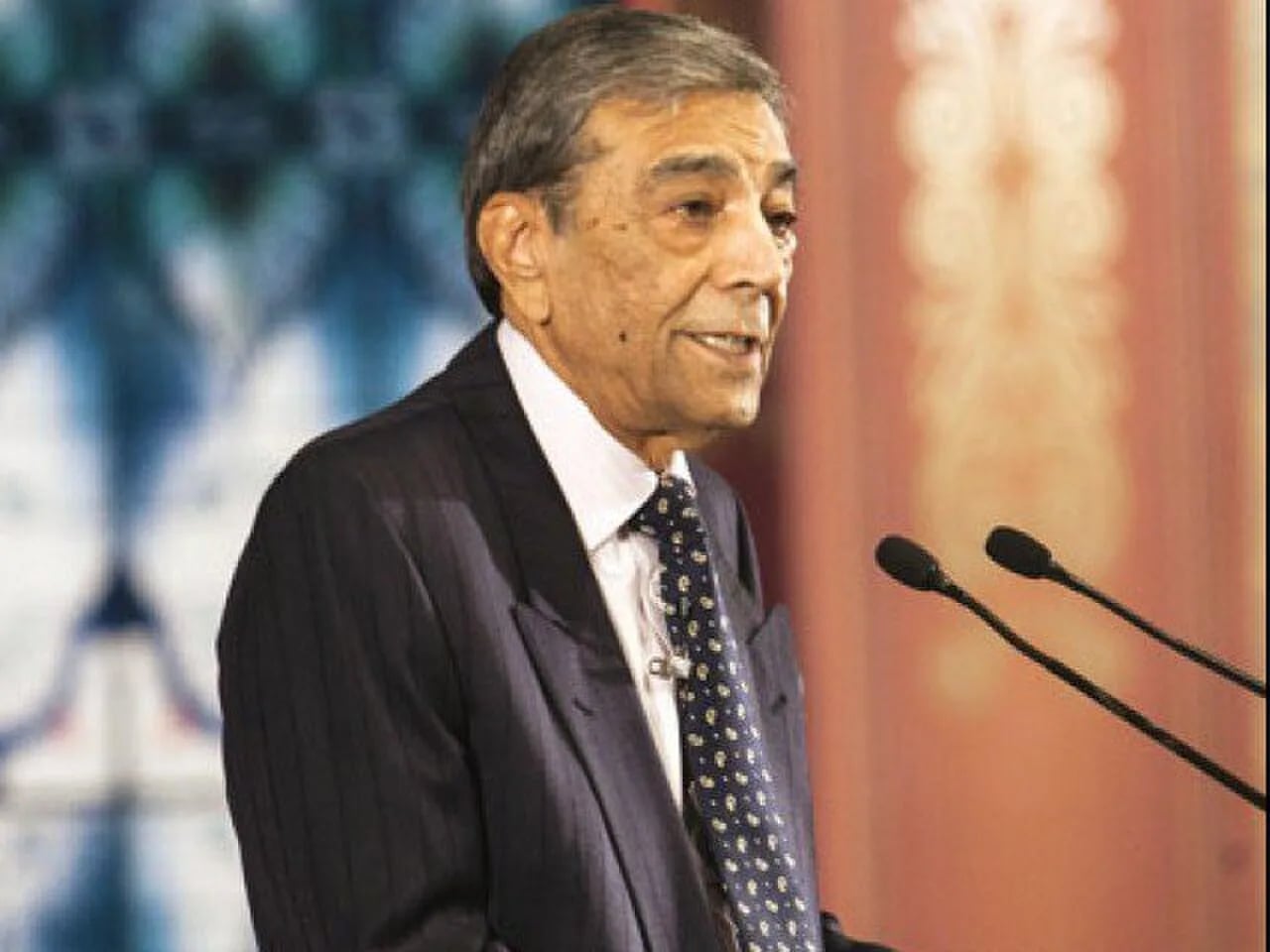 Portrait of Zia Mohyeddin (1931–2023) – memorial page