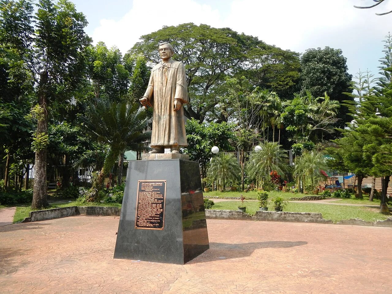 Portrait of Querube Makalintal (1910–2002) – memorial page