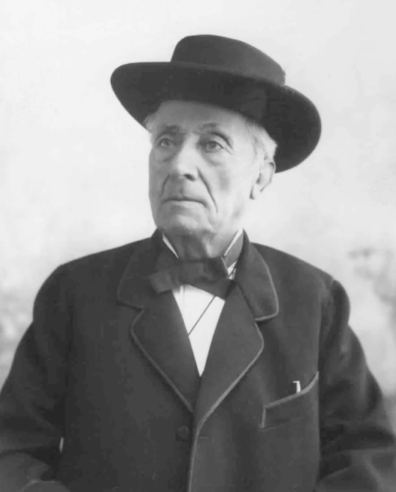 Portrait of Antonio Mendola (1828–1908) – memorial page