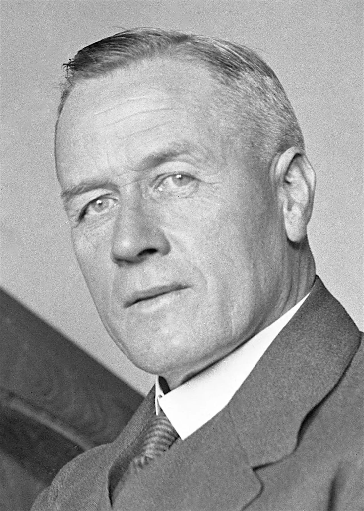 Porträt von John Latham (1877–1964) – Gedenkseite
