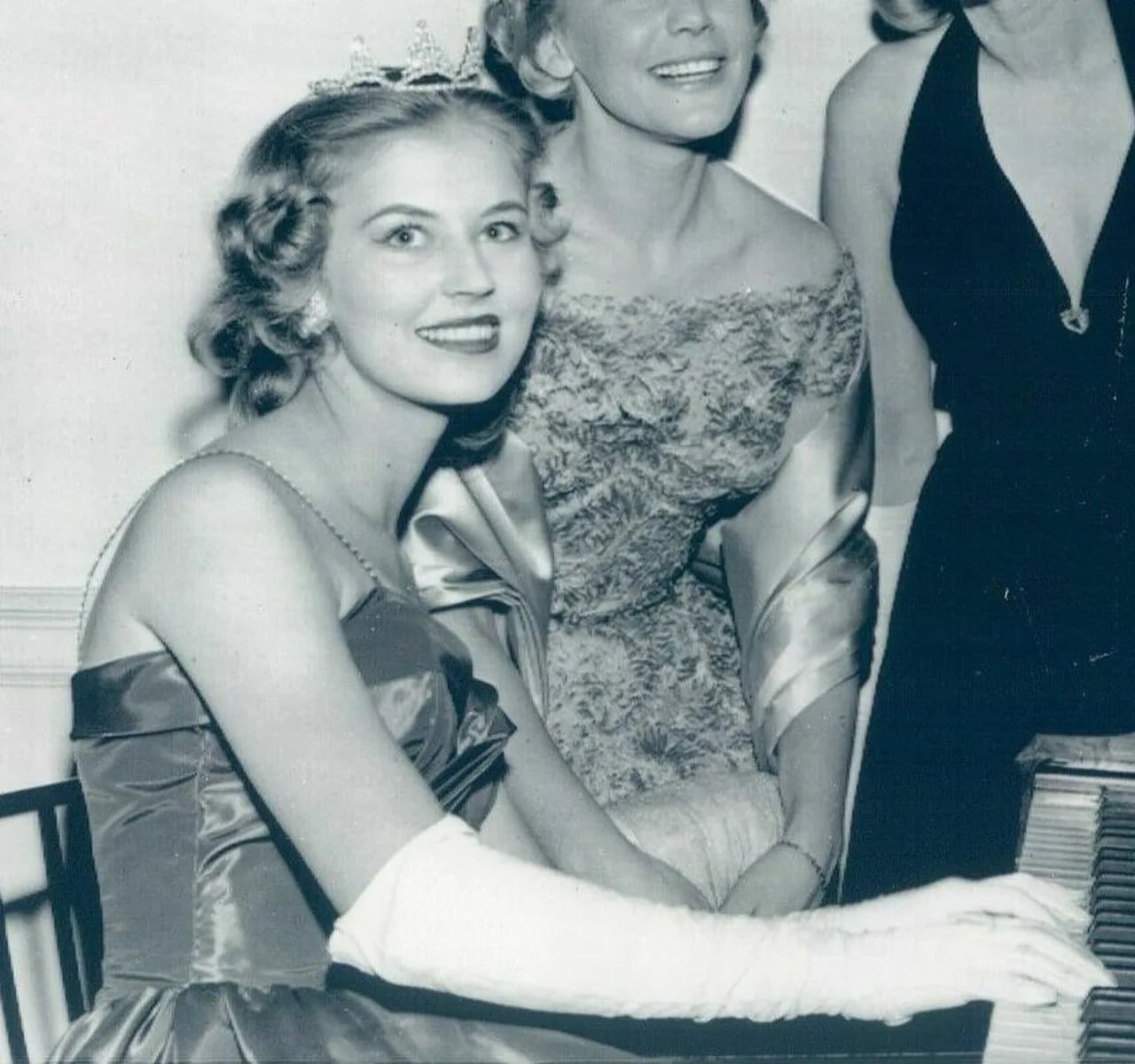 Porträt von Charlotte Sheffield (1936–2016) – Gedenkseite