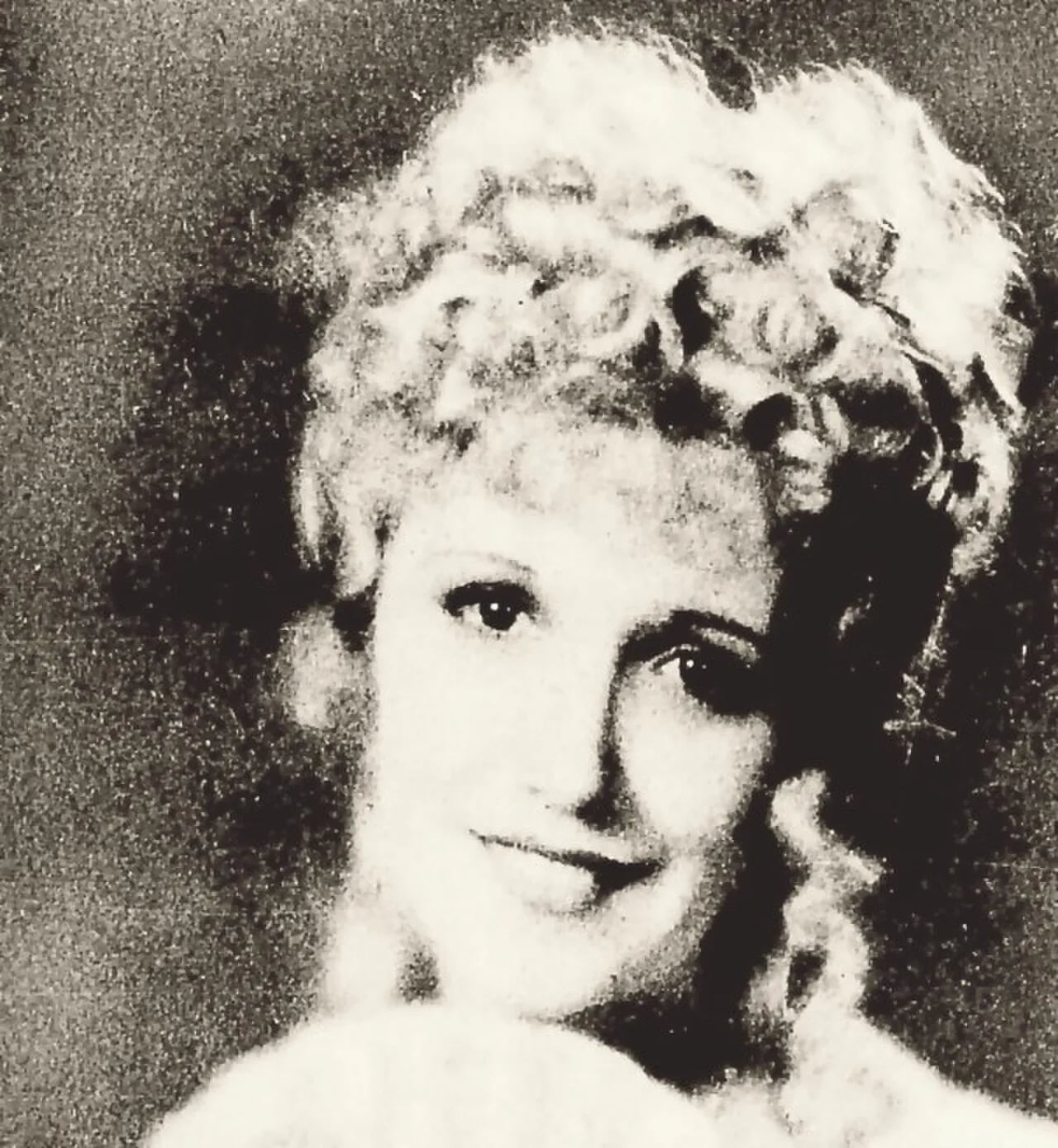 Portrait of Claudia Dell (1910–1977) – memorial page