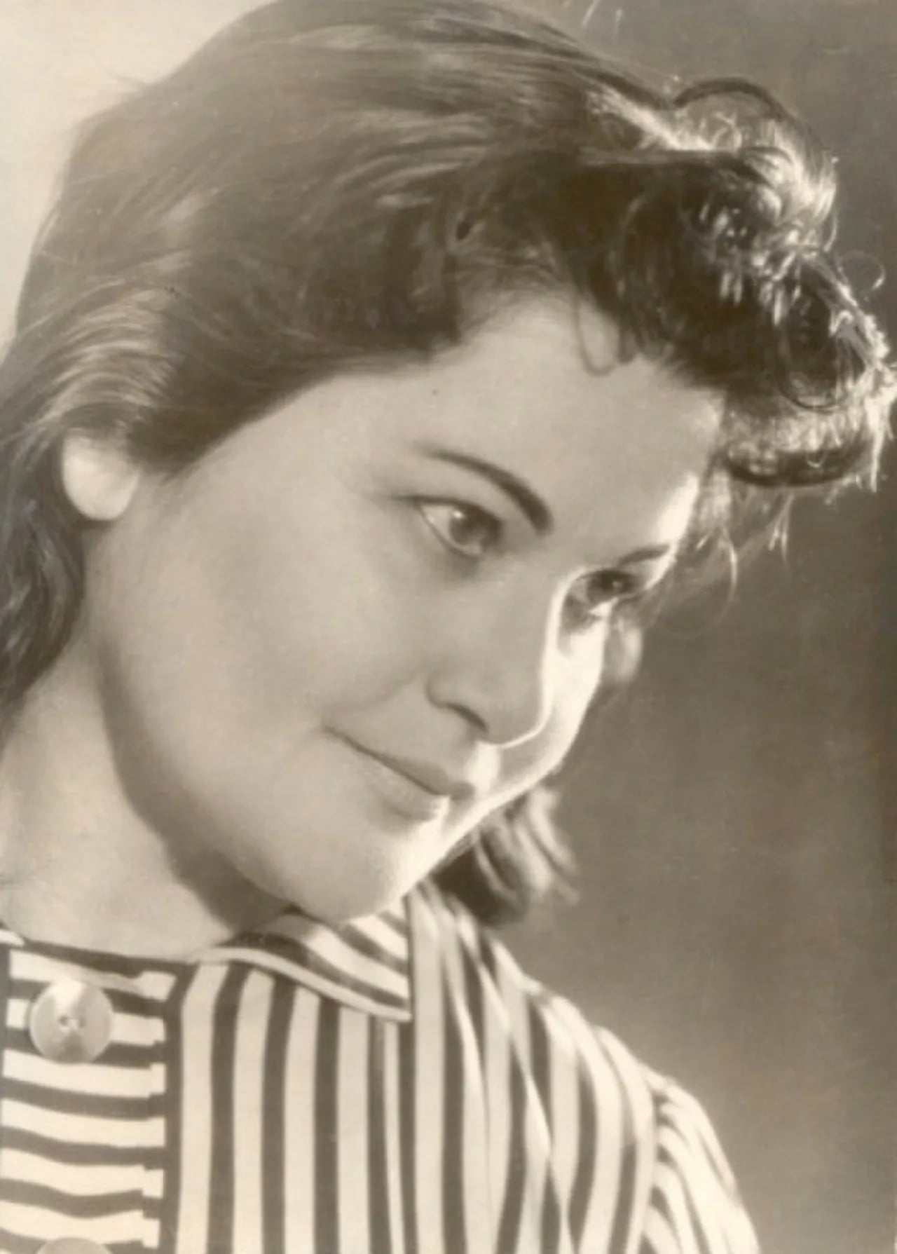 Porträt von Barat Shakinskaya (1914–1999) – Gedenkseite