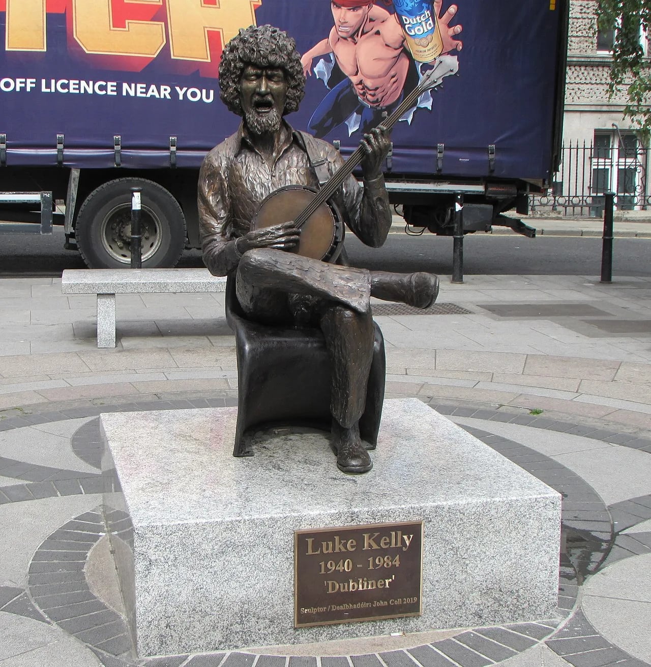 Portrait of Luke Kelly (1940–1984) – memorial page