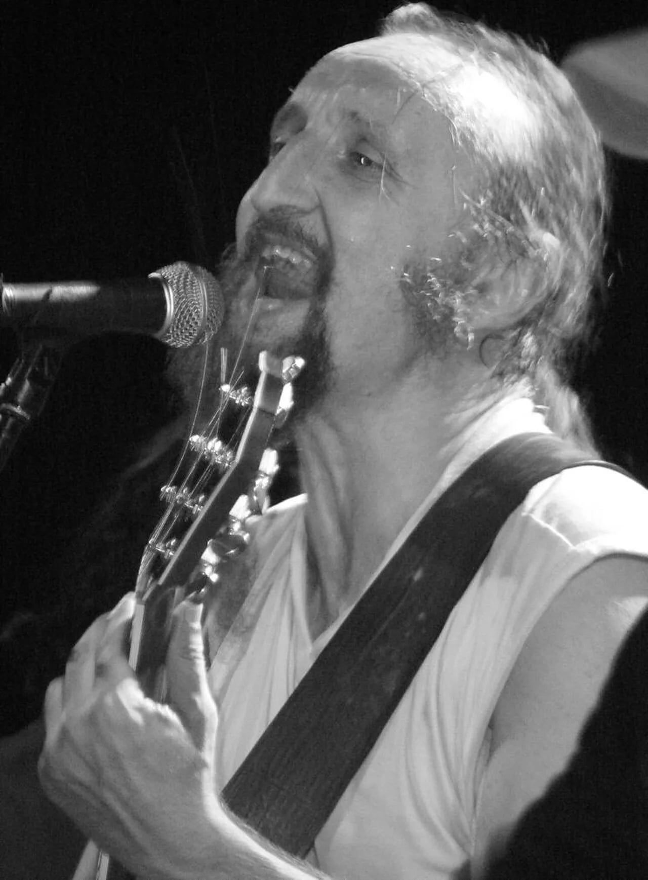 Porträt von Erriquez (1960–2021) – Gedenkseite