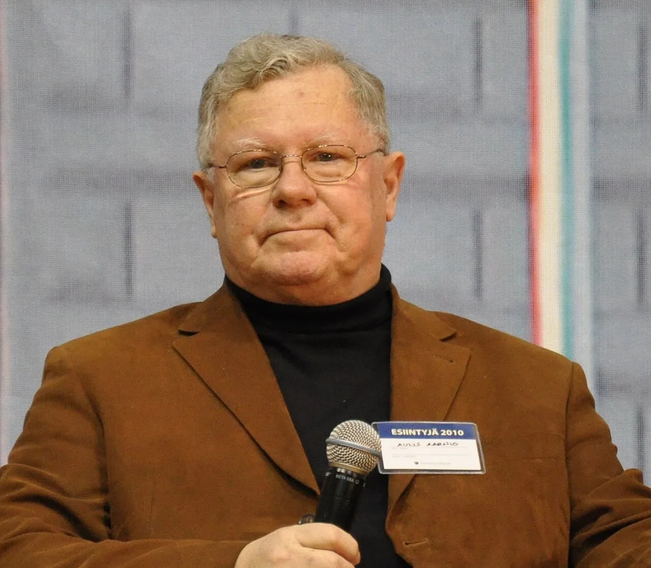 Porträt von Aulis Aarnio (1937–2023) – Gedenkseite