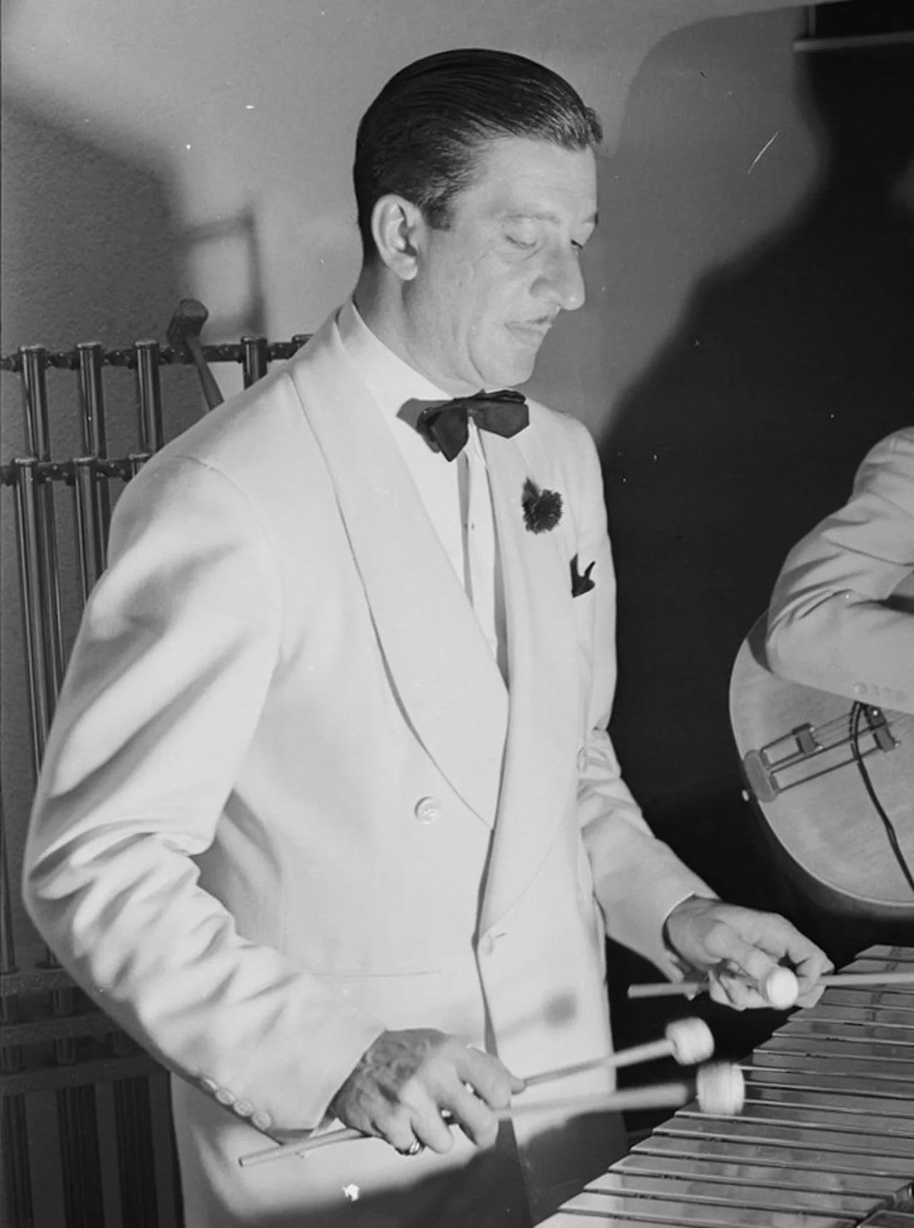 Portrait of Adrian Rollini (1903–1956) – memorial page