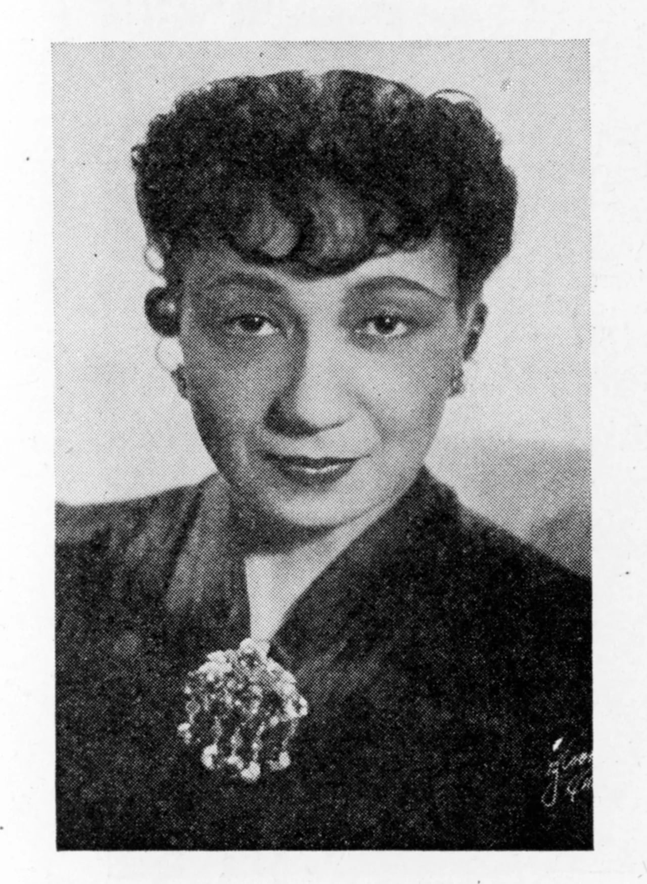 Portrait of Etta Moten Barnett (1901–2004) – memorial page