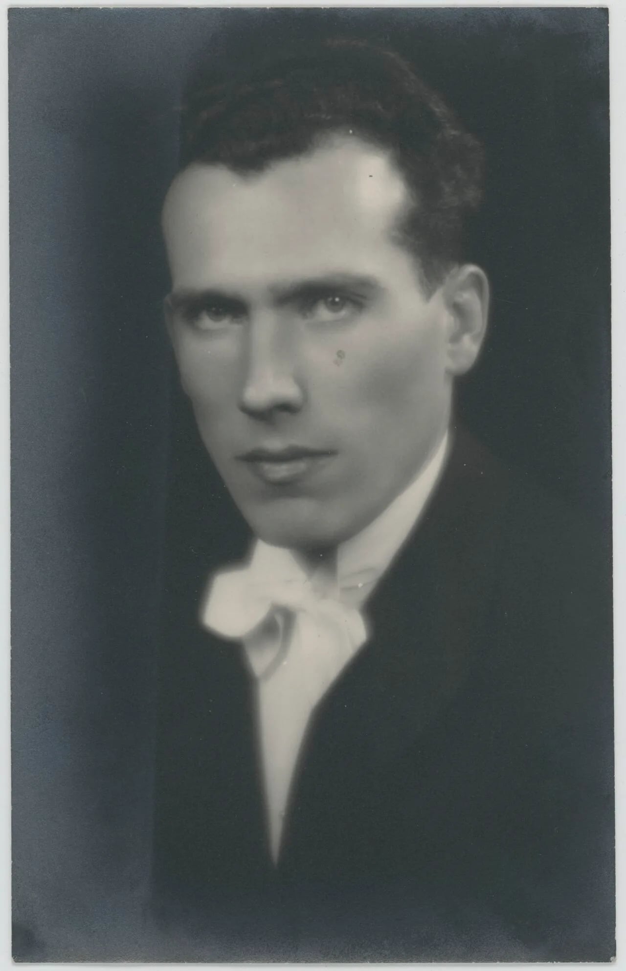 Portrait of Fulvio Vernizzi (1914–2005) – memorial page