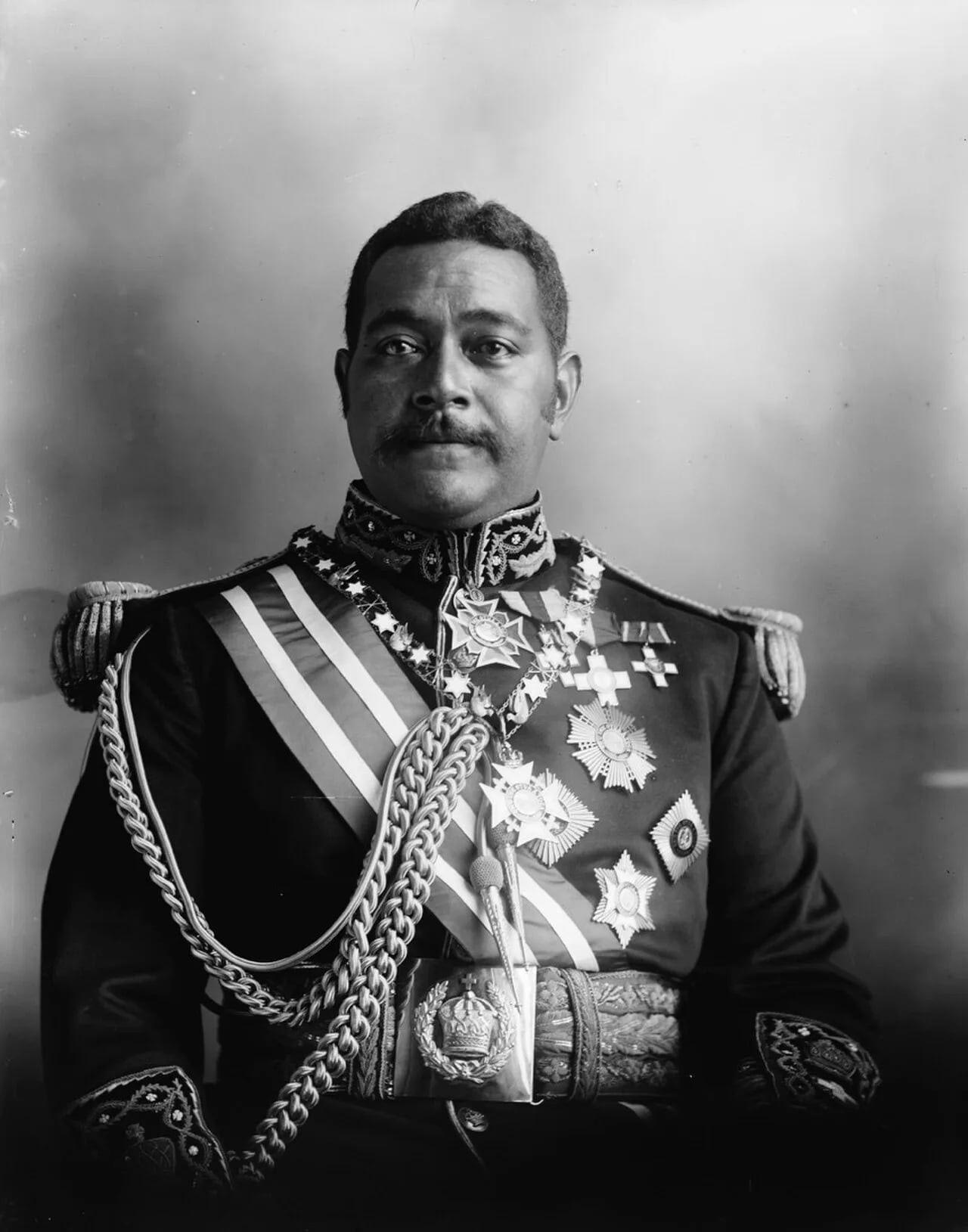 Porträt von George Tupou II. (1874–1918) – Gedenkseite