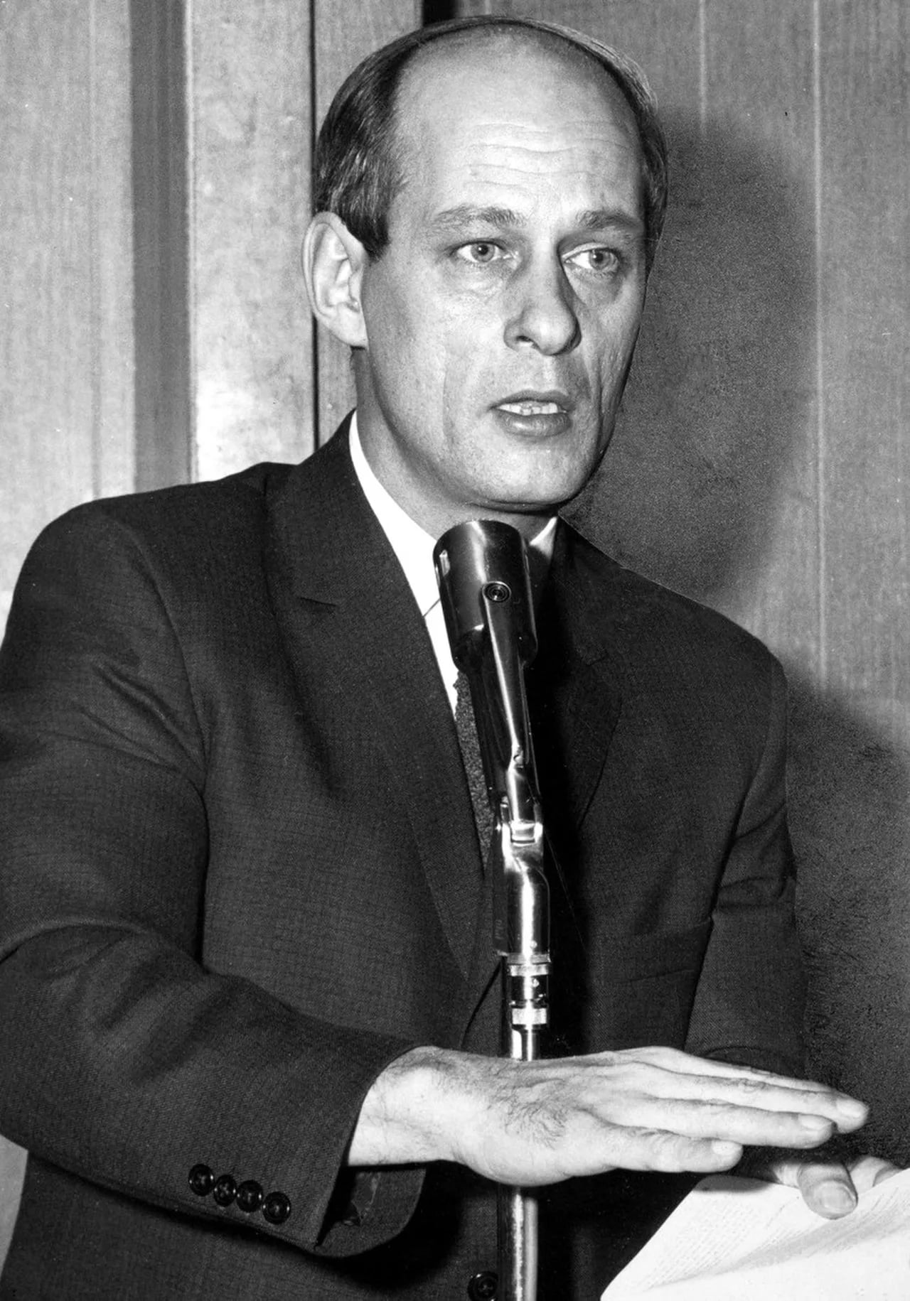 Portrait of René Lévesque (1922–1987) – memorial page