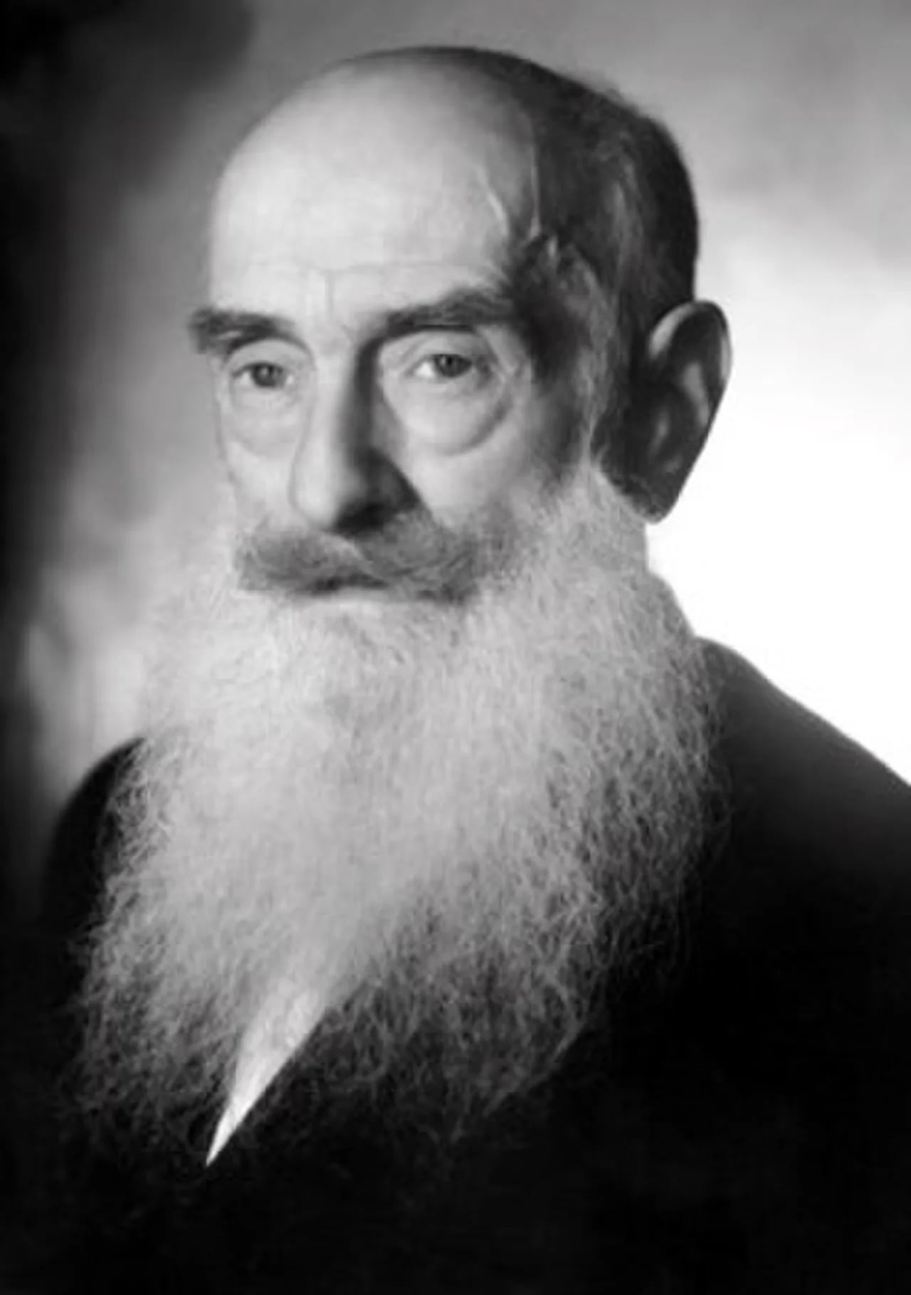 Portrait of Ludovico D'Aragona (1876–1961) – memorial page