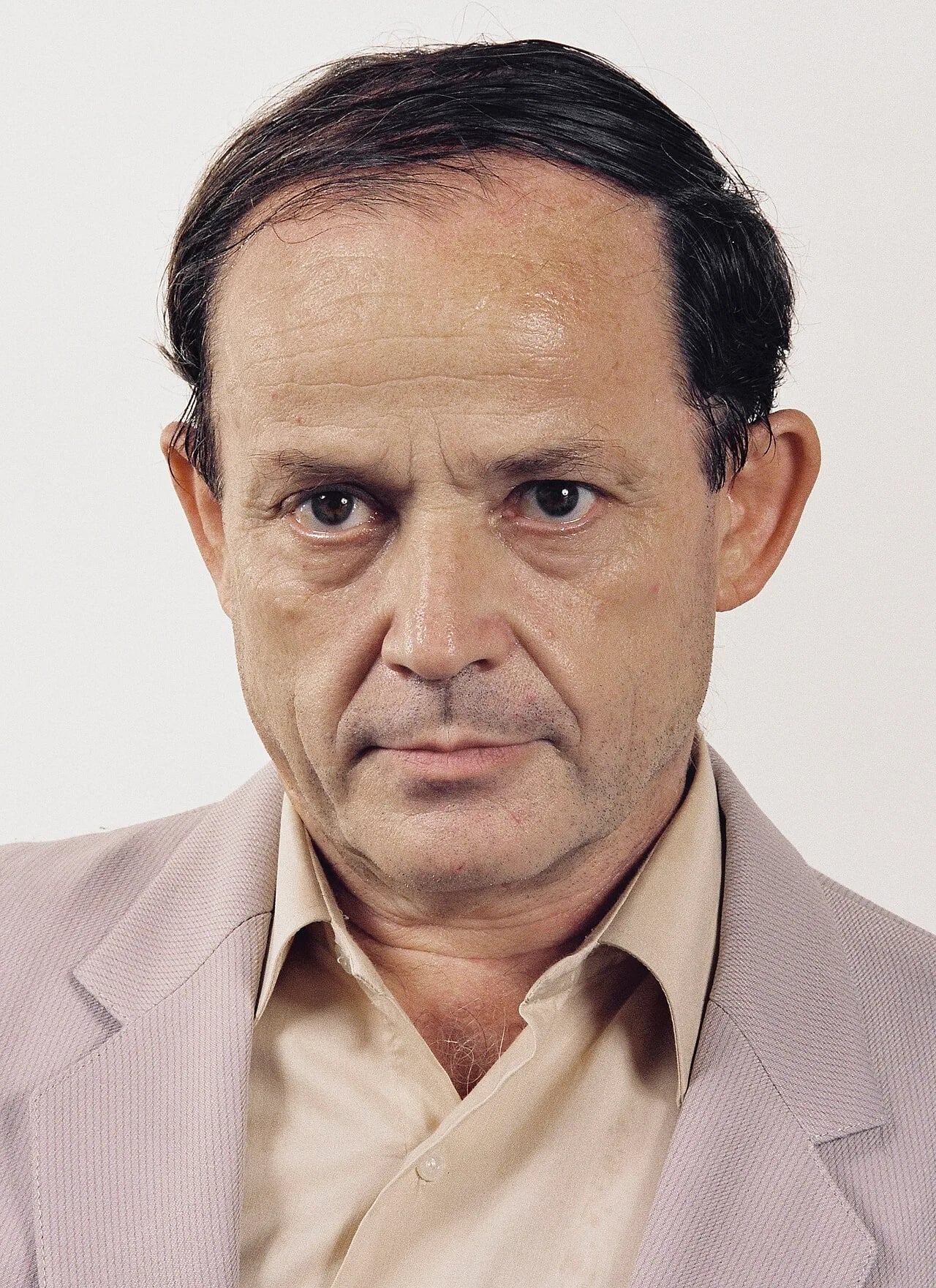 Portrait of Max Simeoni (1929–2023) – memorial page