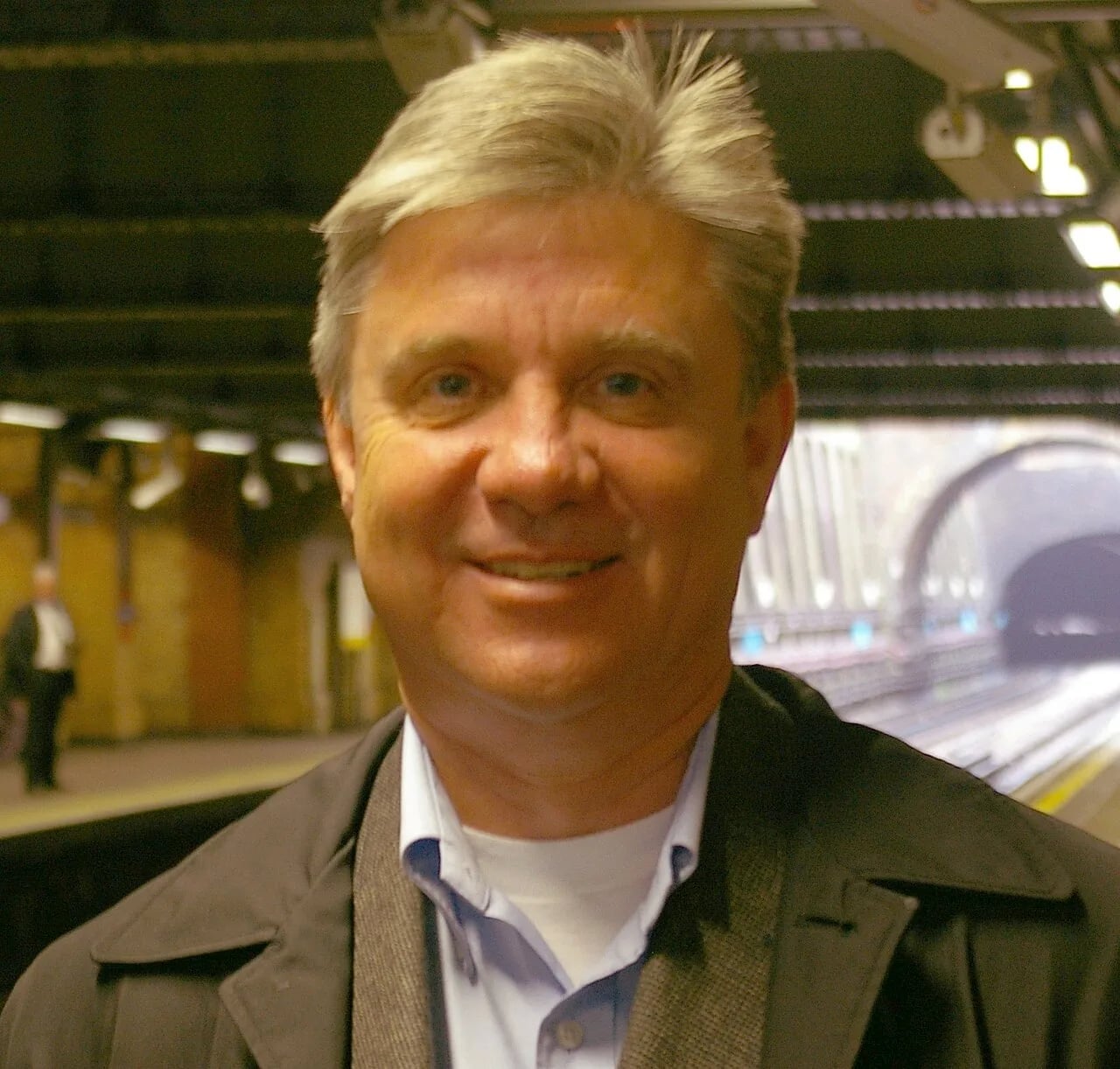 Portrait of Mike Rinder (1955–2025) – memorial page