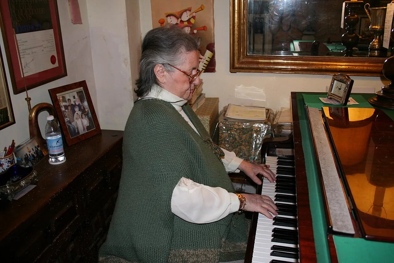 Portrait of Nora Orlandi (1933–2025) – memorial page