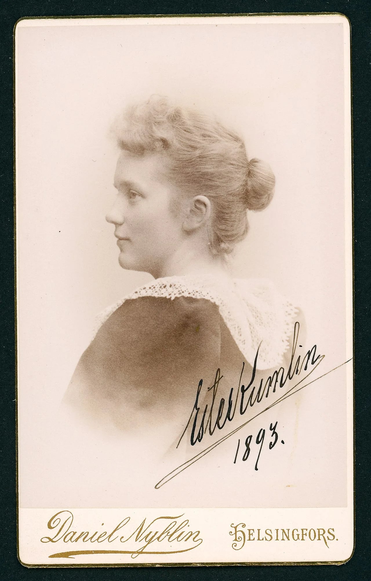Portrait of Ester Kumlin (1873–1956) – memorial page