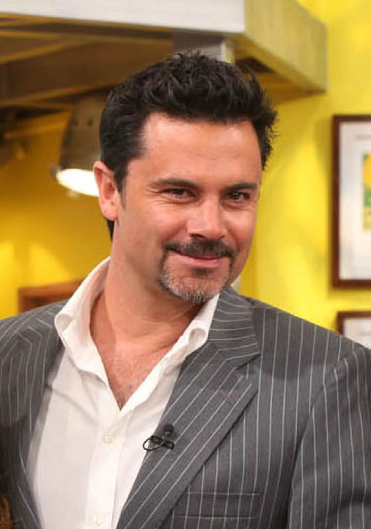Portrait of Felipe Camiroaga (1966–2011) – memorial page