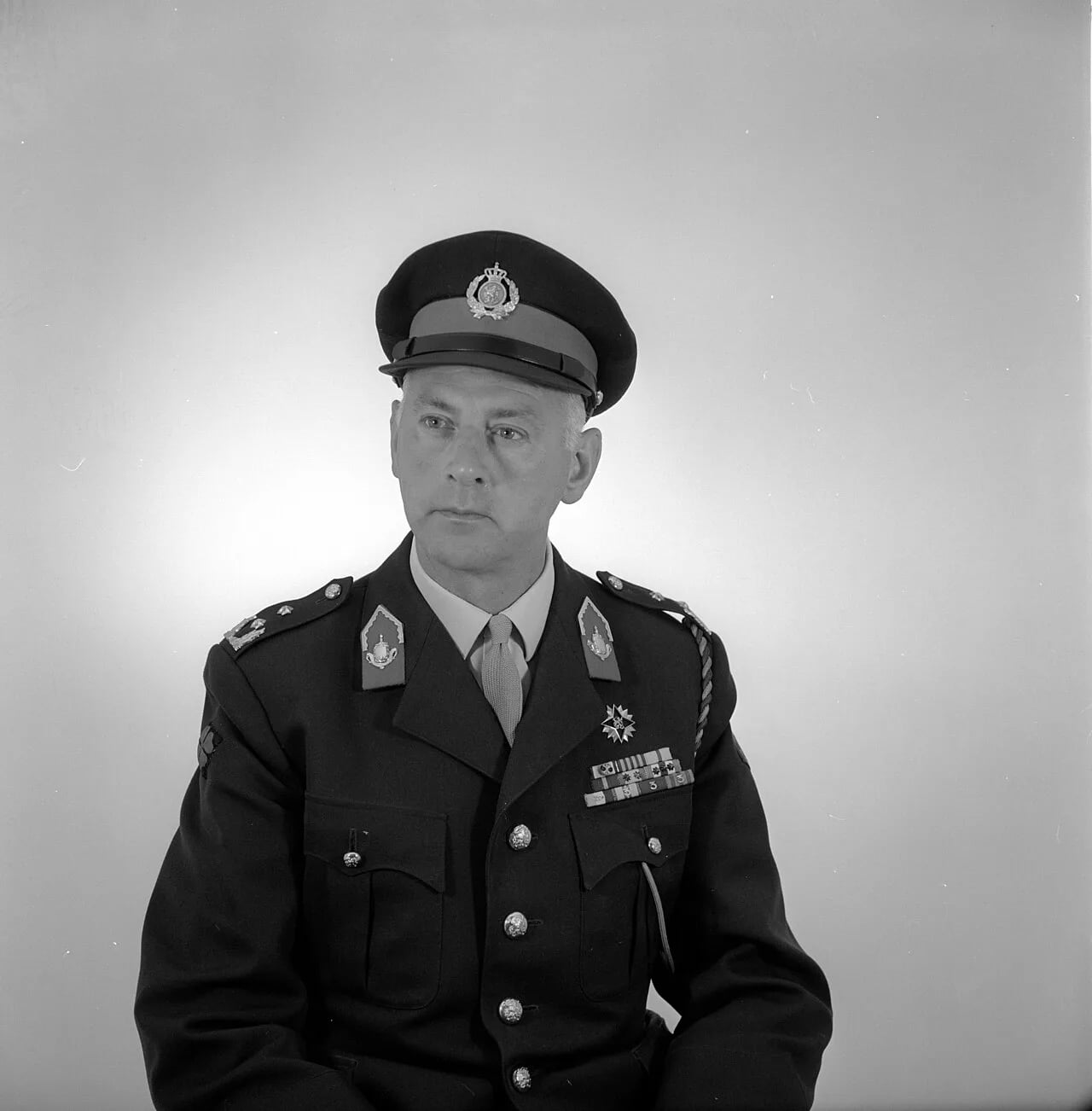 Portrait of Theo van Besouw (1919–2007) – memorial page