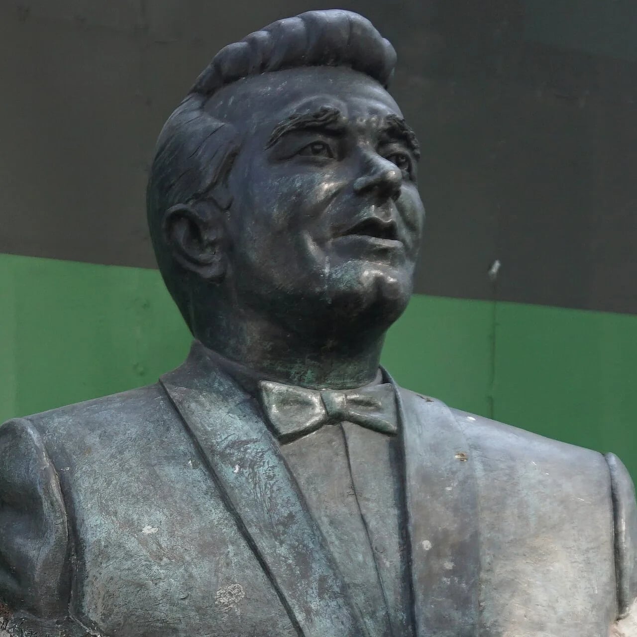 Portrait of Enrique Cáceres Méndez (1934–2011) – memorial page