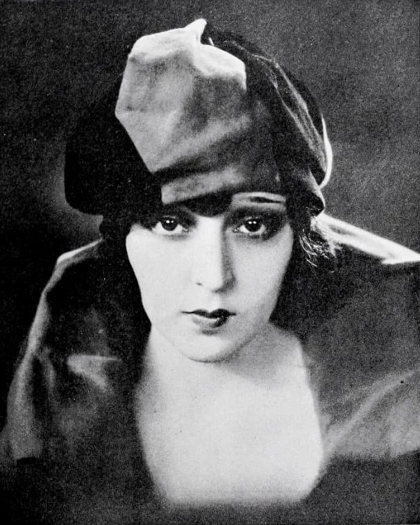 Portrait of Alma Bennett (1904–1958) – memorial page