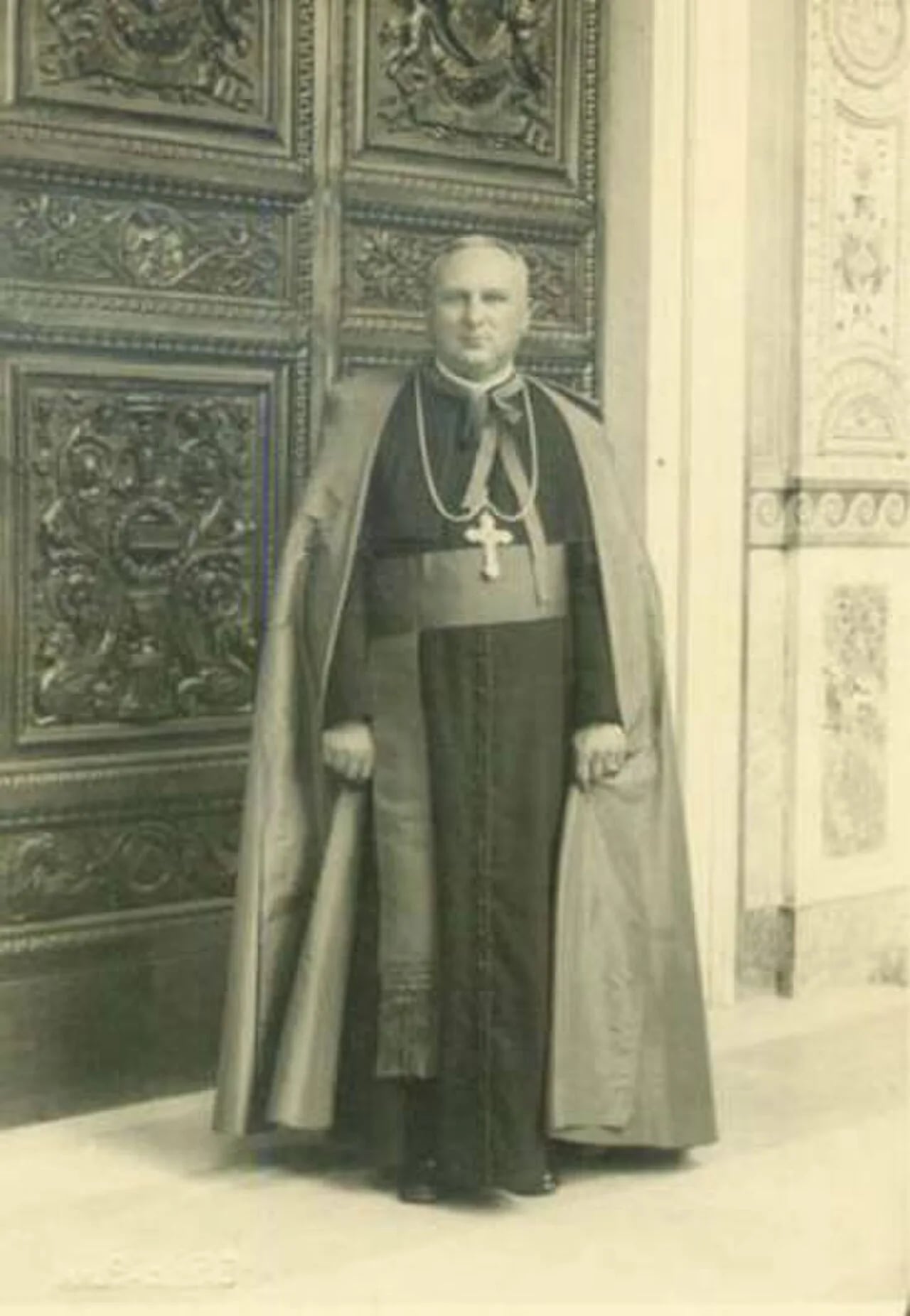 Portrait of Roberto Ronca (1901–1977) – memorial page