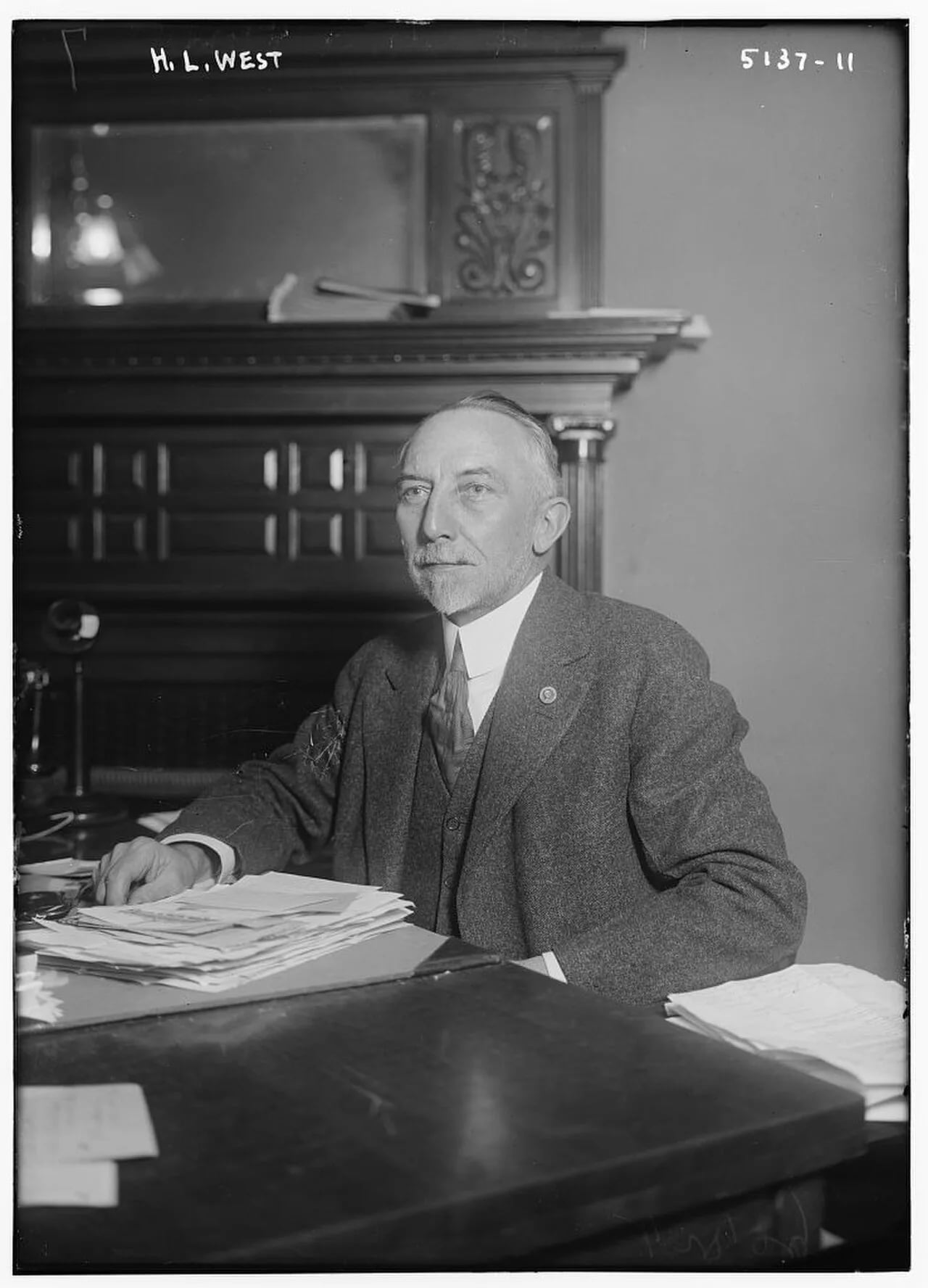 Porträt von Henry Litchfield West (1859–1940) – Gedenkseite