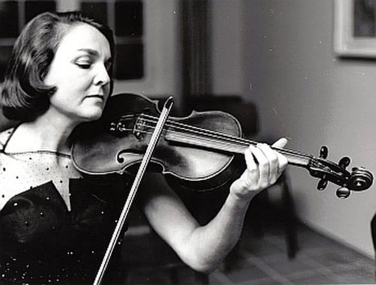 Porträt von Aida Stucki (1921–2011) – Gedenkseite