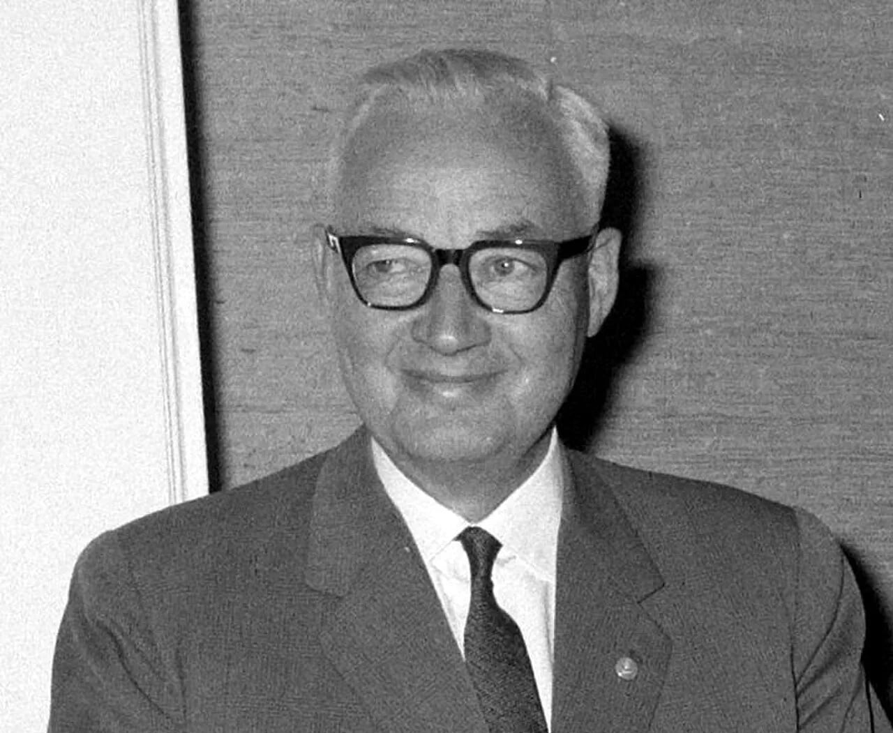 Portrait of Henk van der Maas (1899–1987) – memorial page