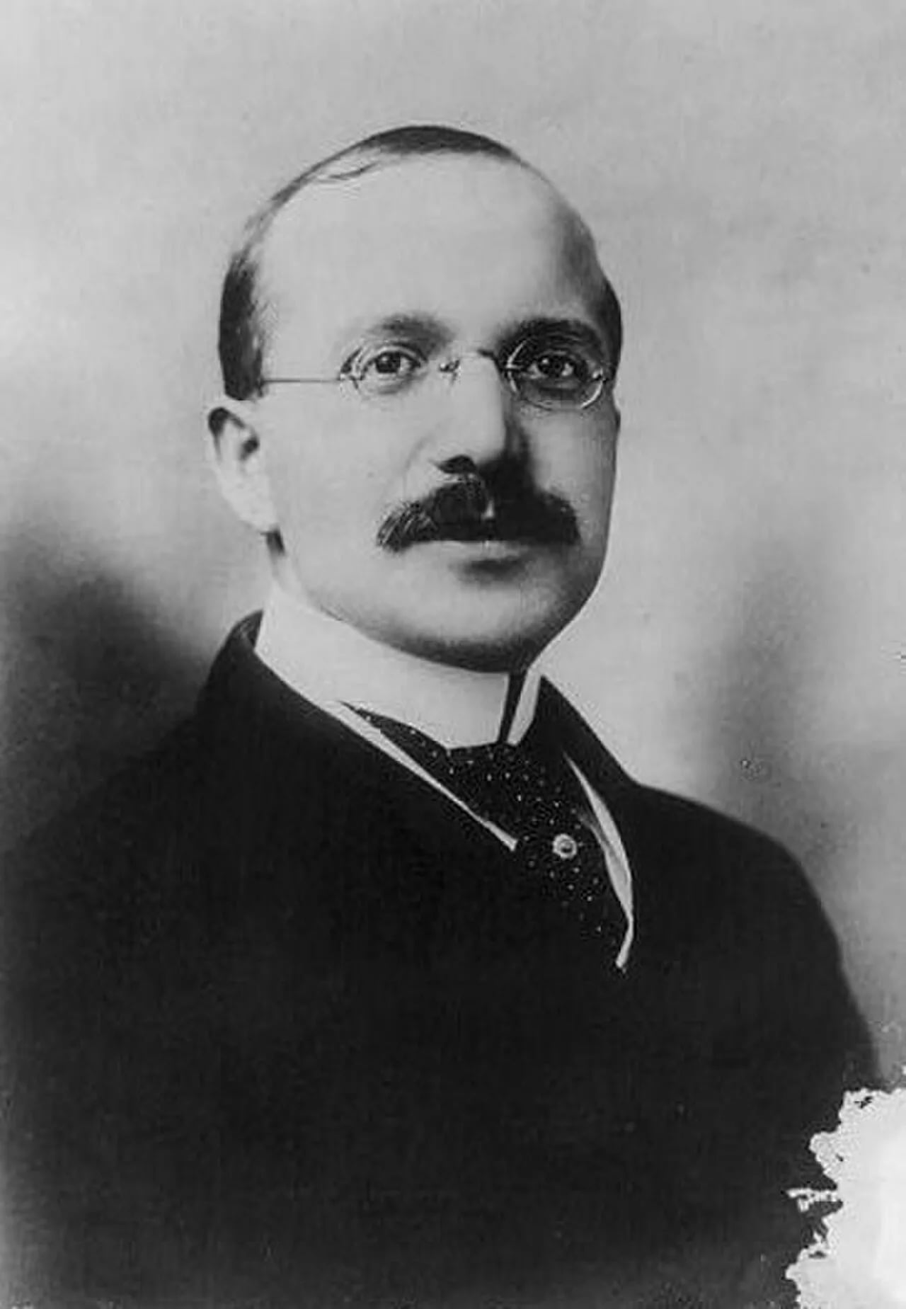 Portrait of Otto G. Foelker (1875–1943) – memorial page