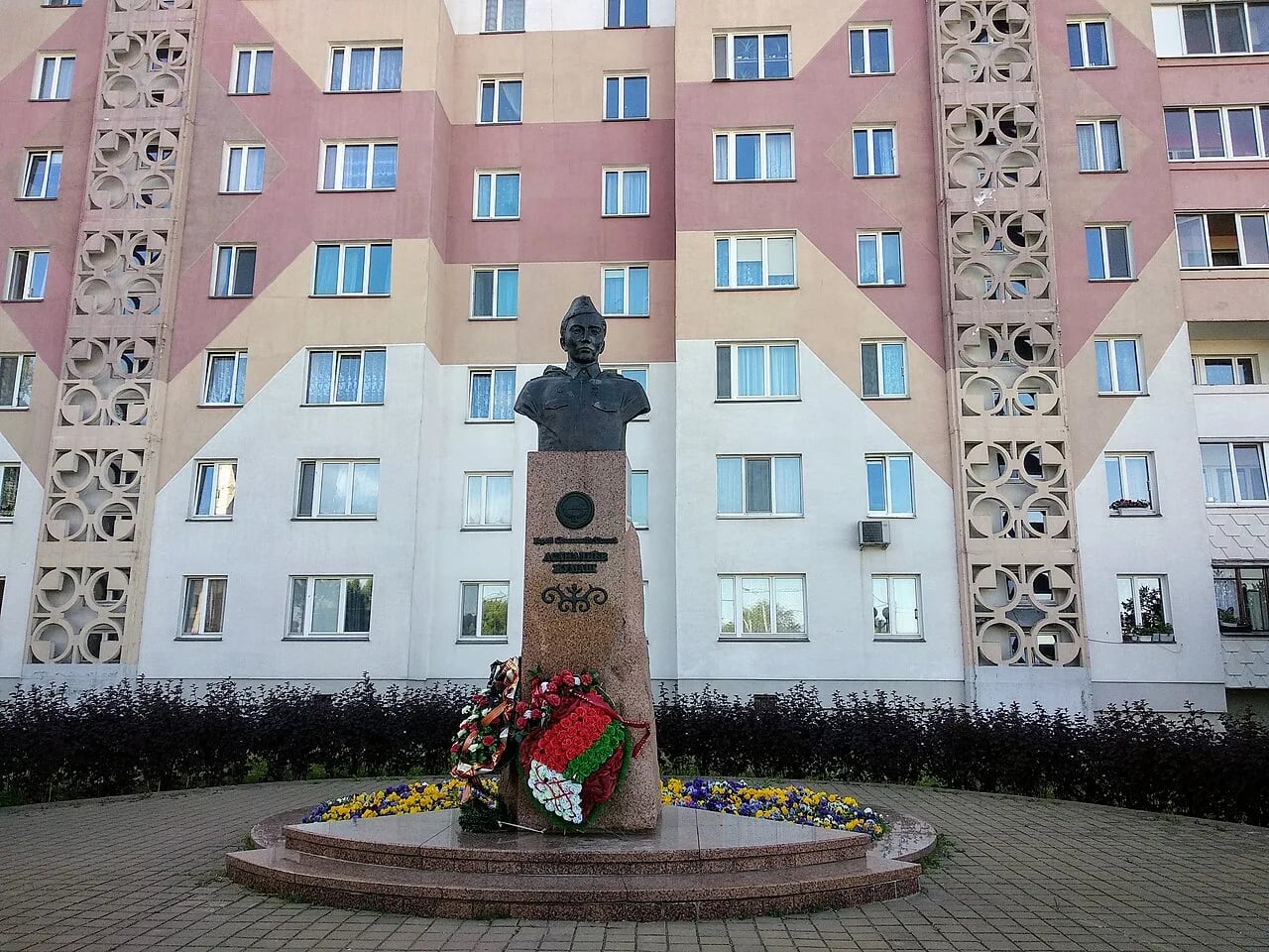 Porträt von Džumaš Asanalijeŭ (1923–1944) – Gedenkseite