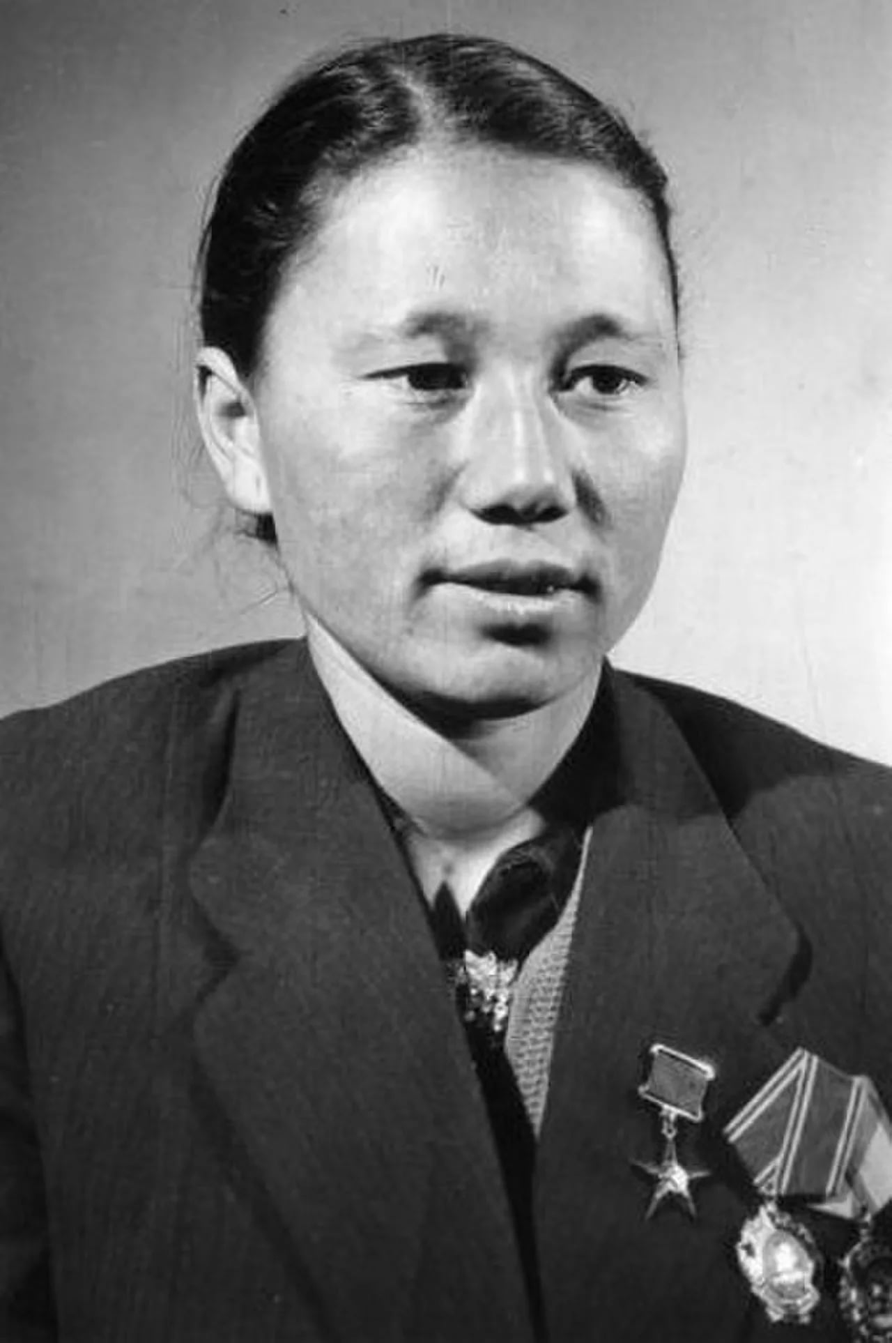 Portrait of Tursunoy Oxunova (1937–1983) – memorial page