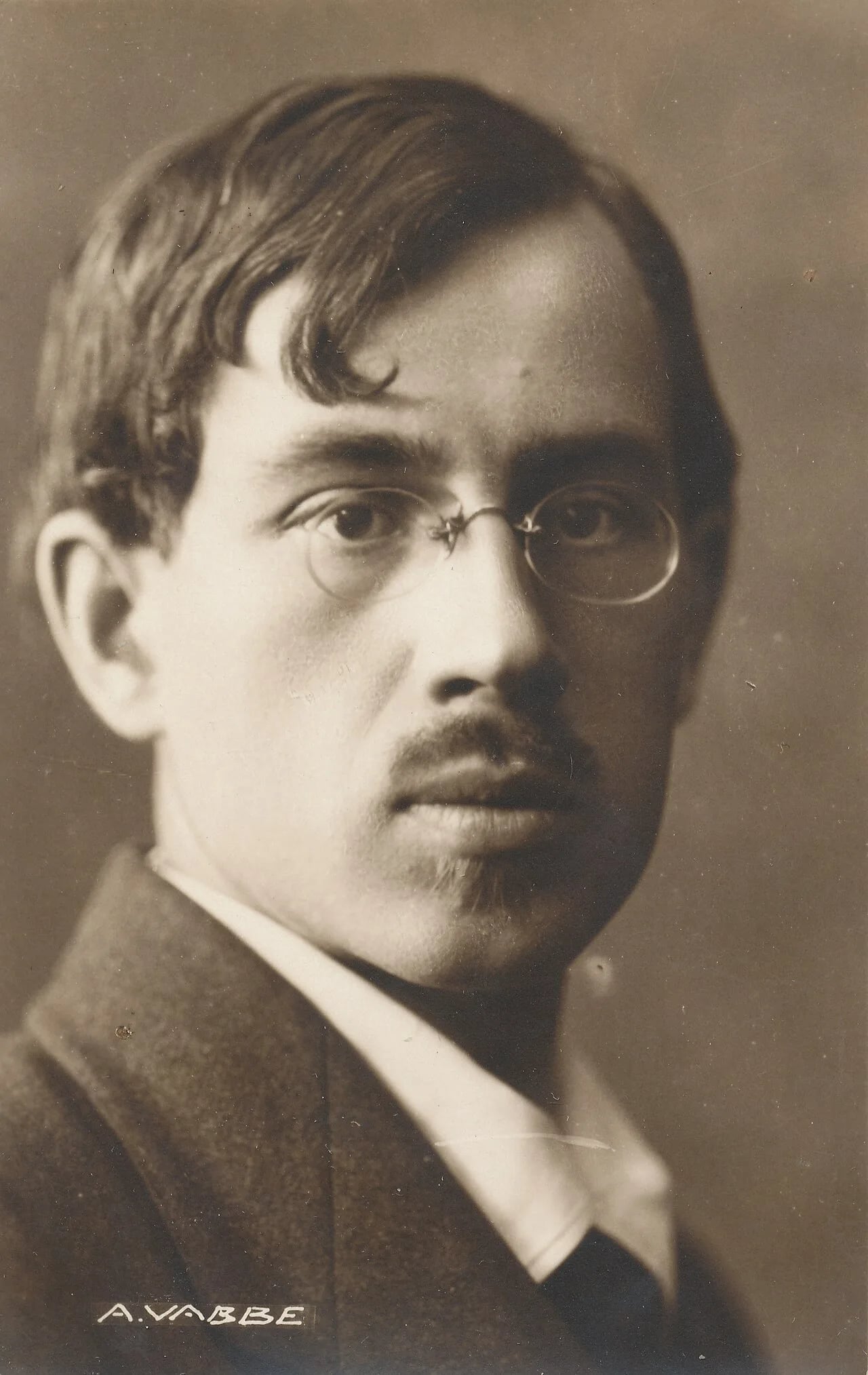 Portrait of Ado Vabbe (1892–1961) – memorial page