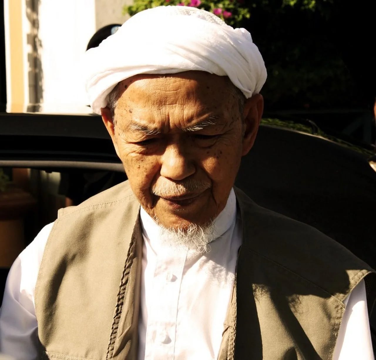 Portrait of Nik Abdul Aziz Nik Mat (1931–2015) – memorial page