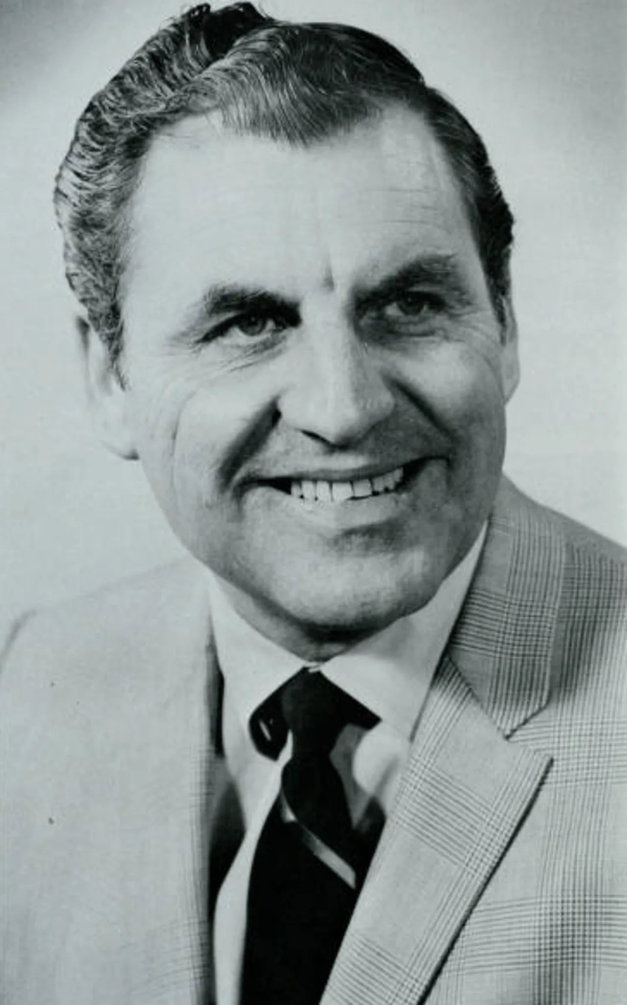 Portrait of Guy Lewis (1922–2015) – memorial page