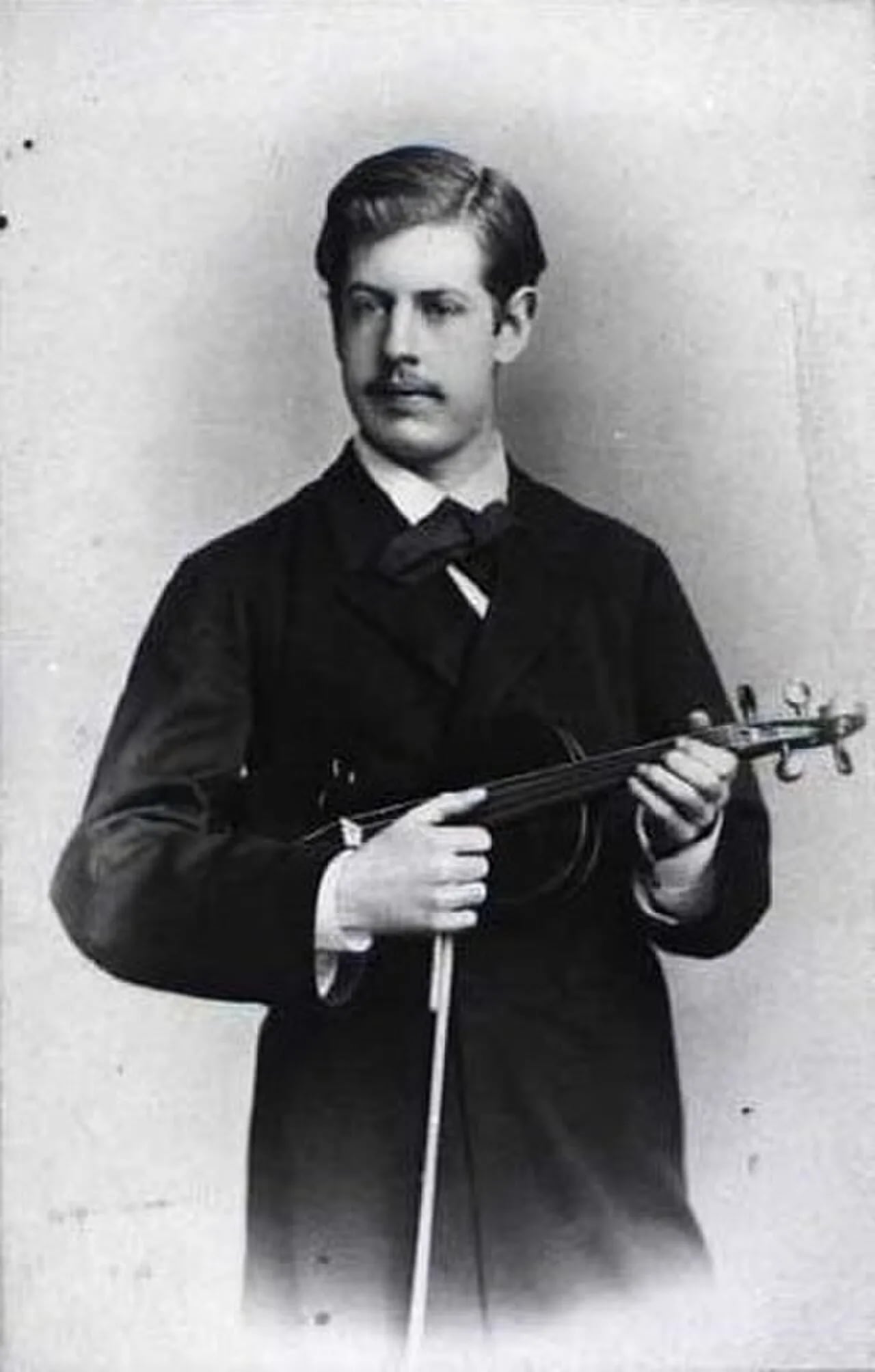 Portrait of Axel Gade (1860–1921) – memorial page