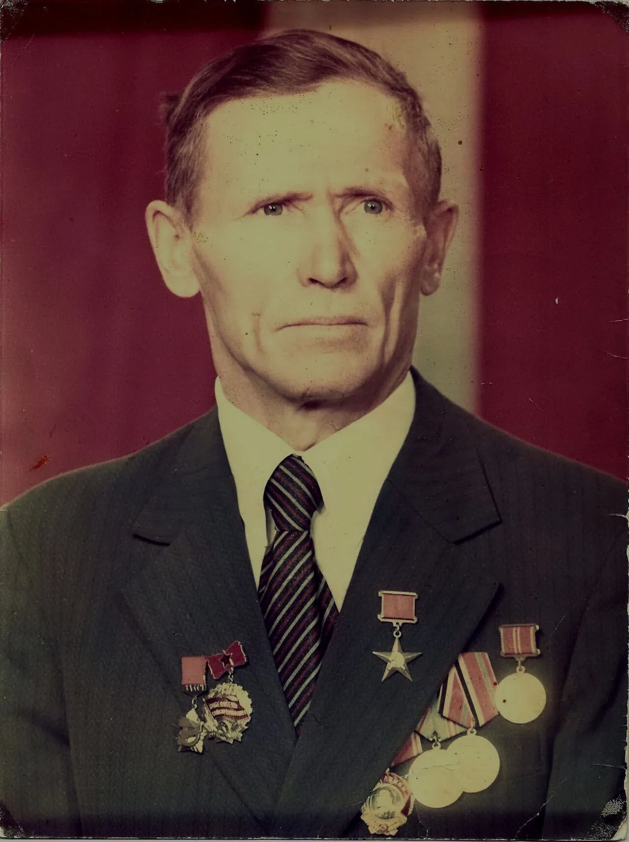 Porträt von Äsğät Ğäripef (1925–2001) – Gedenkseite