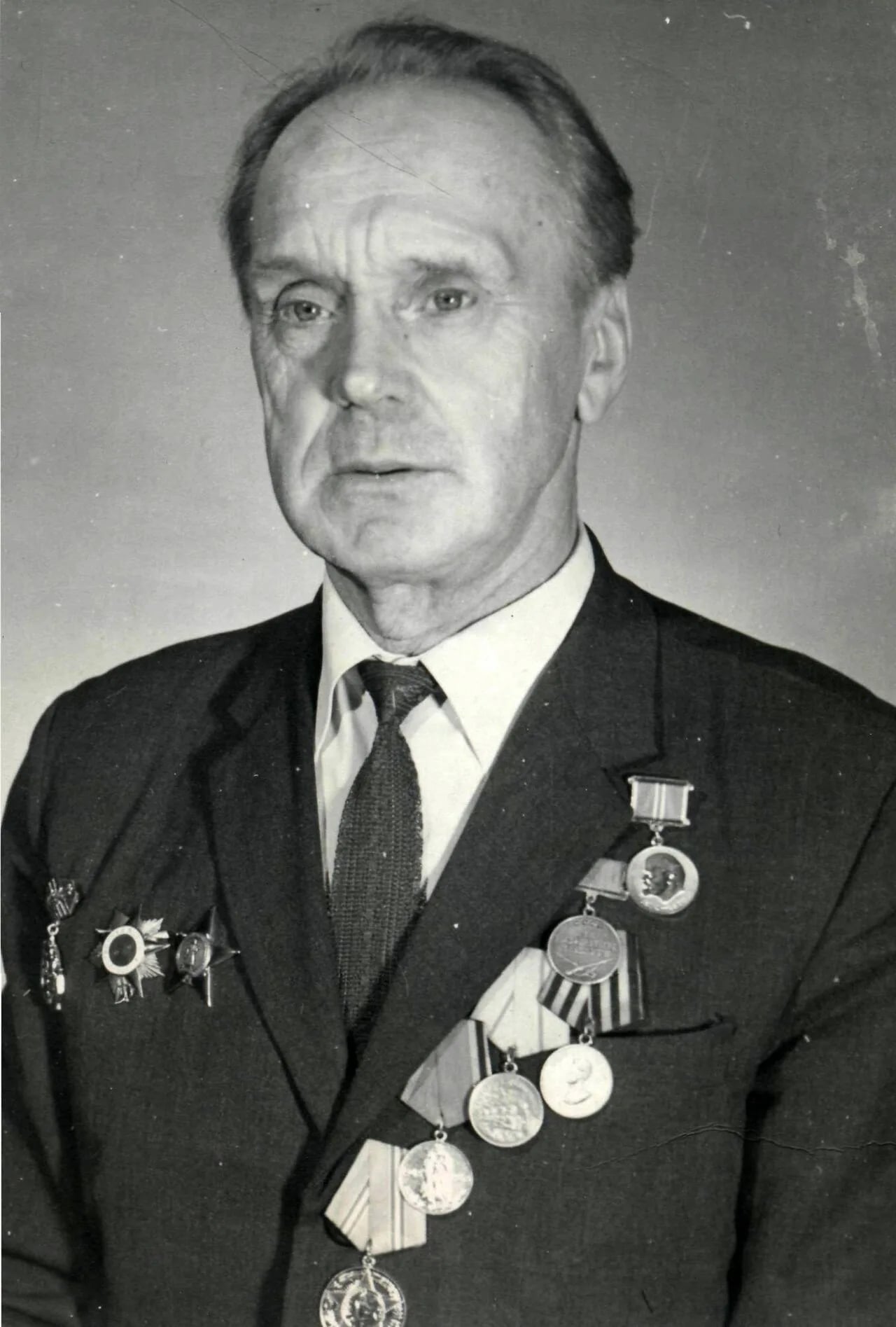 Porträt von Alexander Nikolajewitsch Golubew (1909–1998) – Gedenkseite