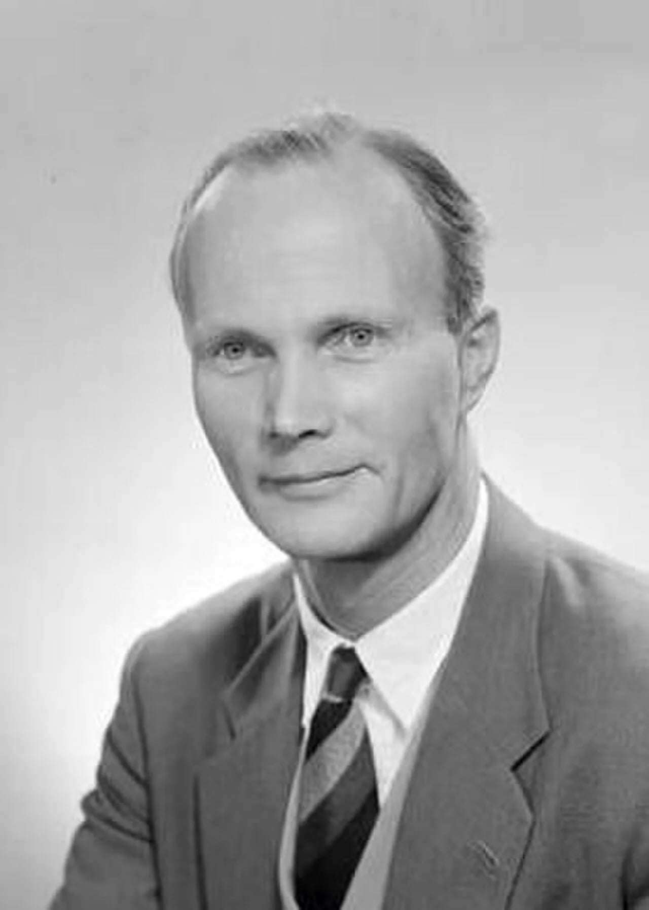 Porträt von David Hay (1916–2009) – Gedenkseite