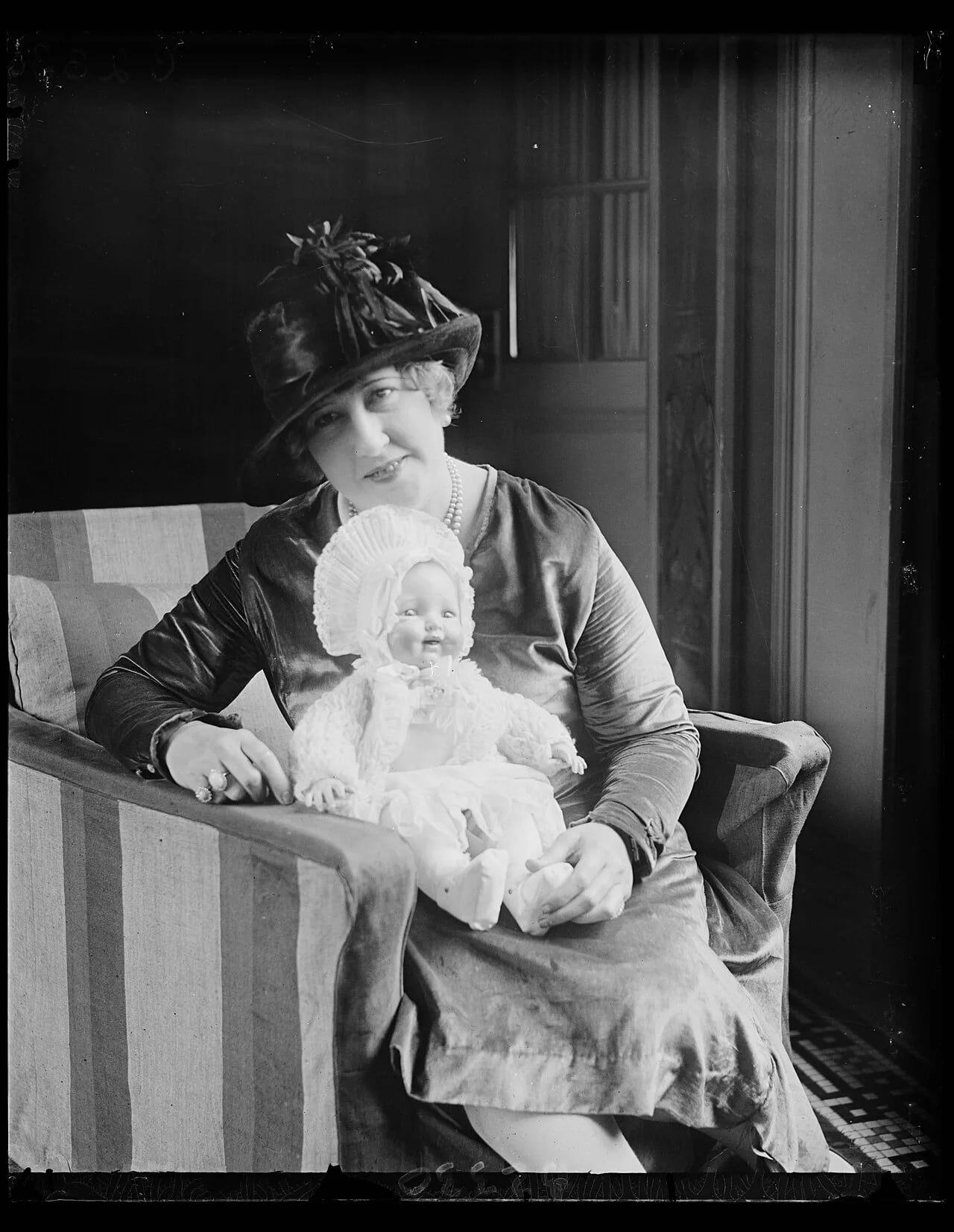 Portrait of Beulah Louise Henry (1887–1973) – memorial page