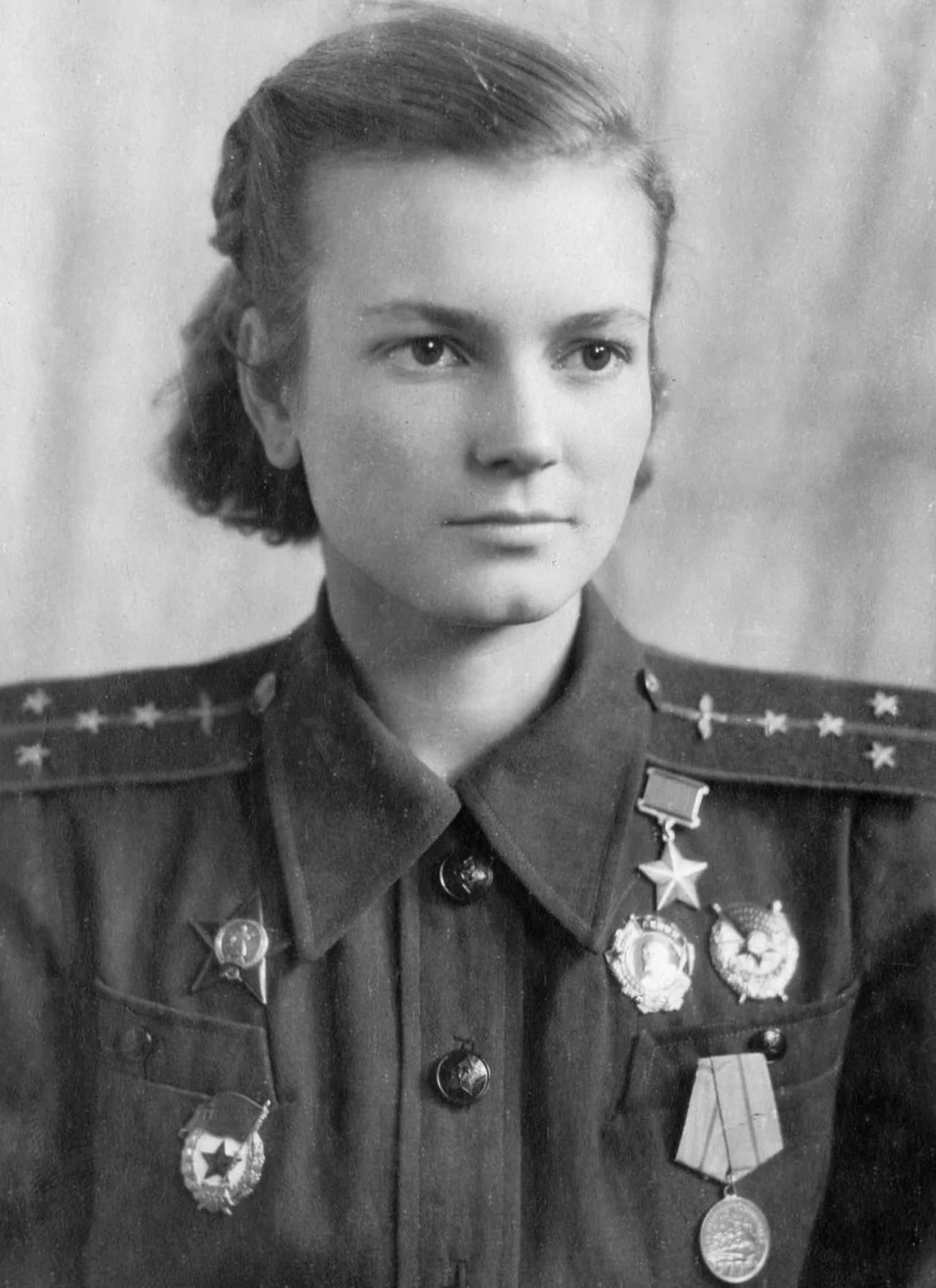 Portrait of Galina Iwanowna Dschunkowskaja (1922–1985) – memorial page