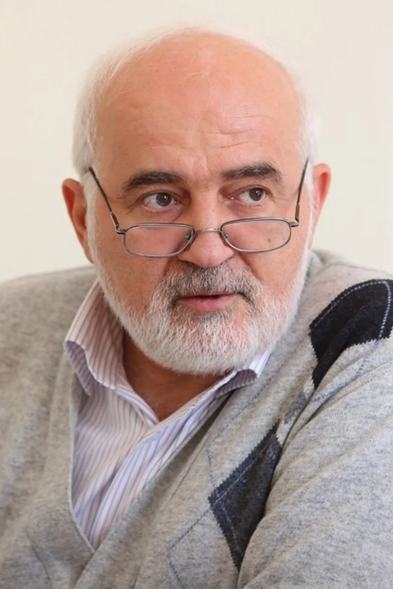 Porträt von Ahmad Tavakkoli (1951–2025) – Gedenkseite