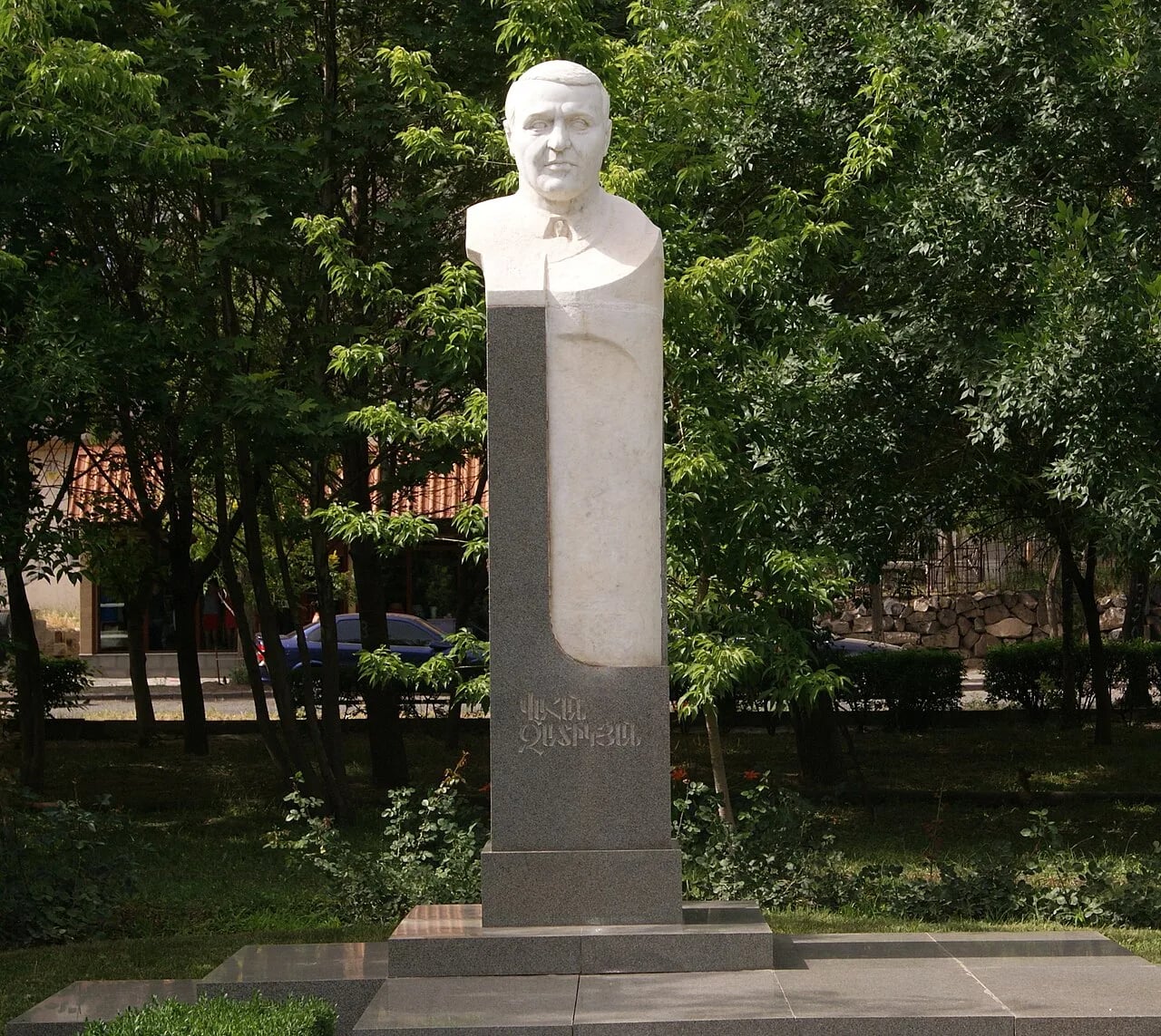 Portrait of Vahan Zatikian (1956–1999) – memorial page