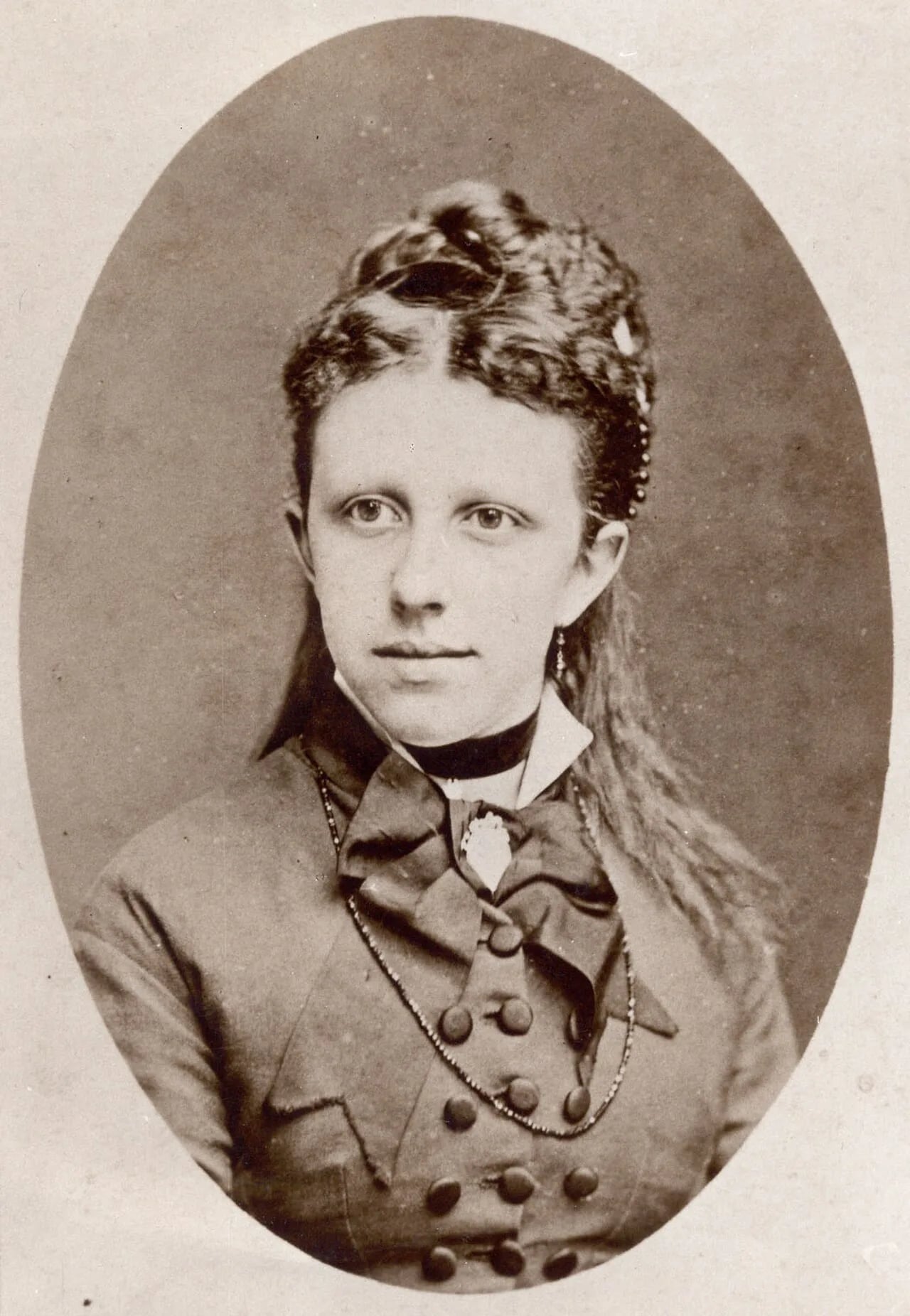 Portrait of Nienke van Hichtum (1860–1939) – memorial page