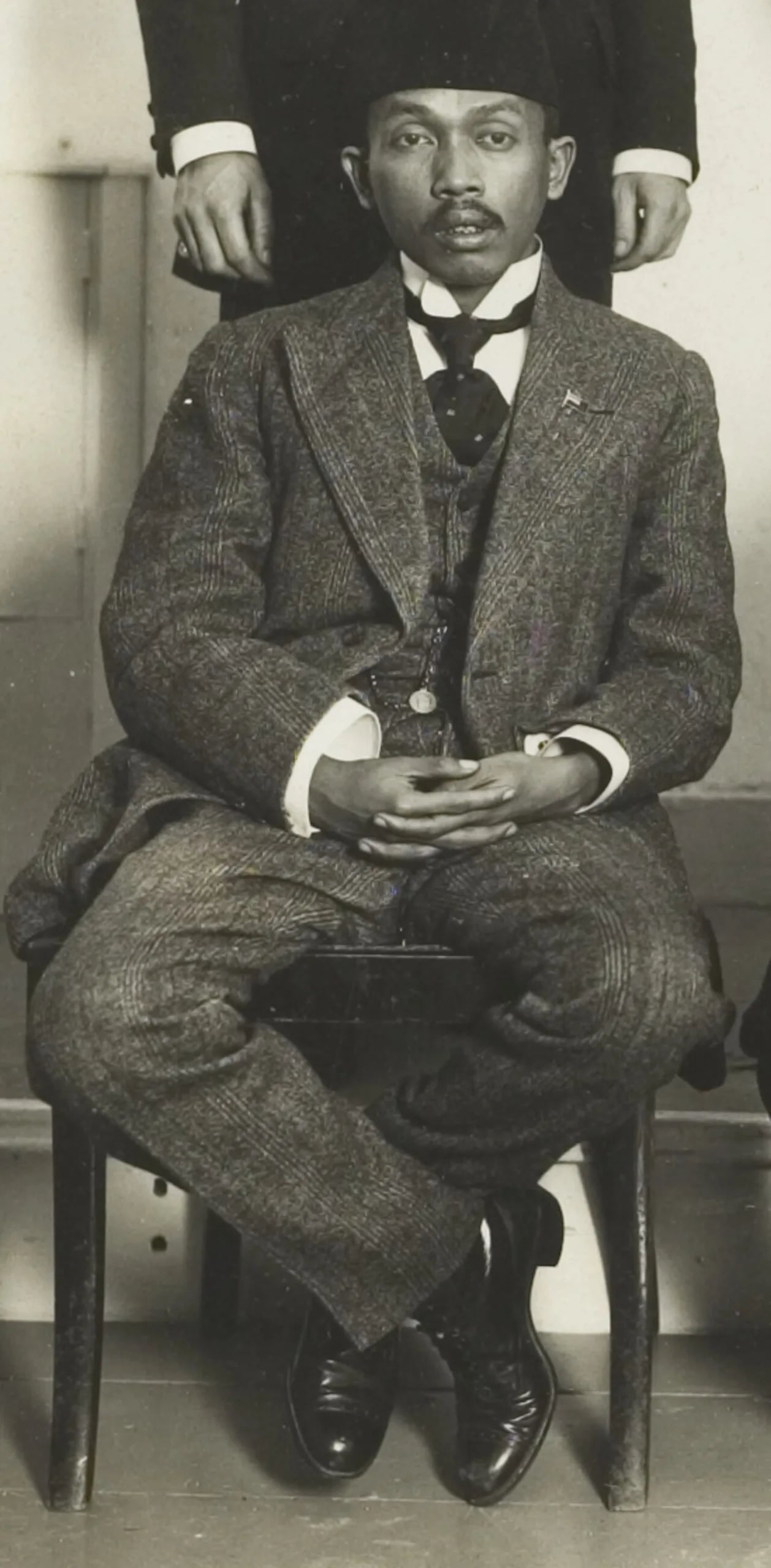 Portrait of Tjipto Mangoenkoesoemo (1886–1943) – memorial page
