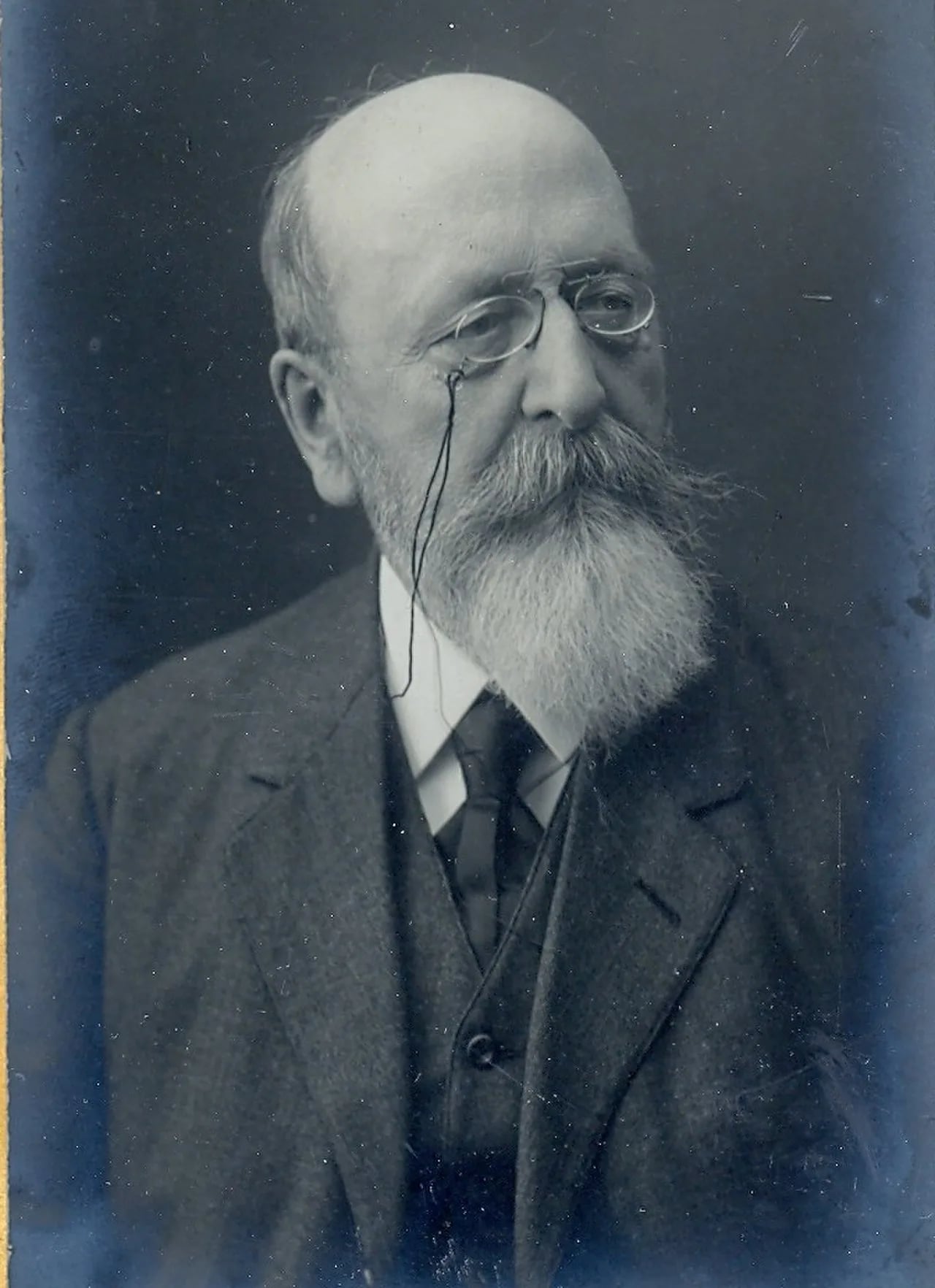 Porträt von Amédée de Caix de Saint-Aymour (1843–1921) – Gedenkseite